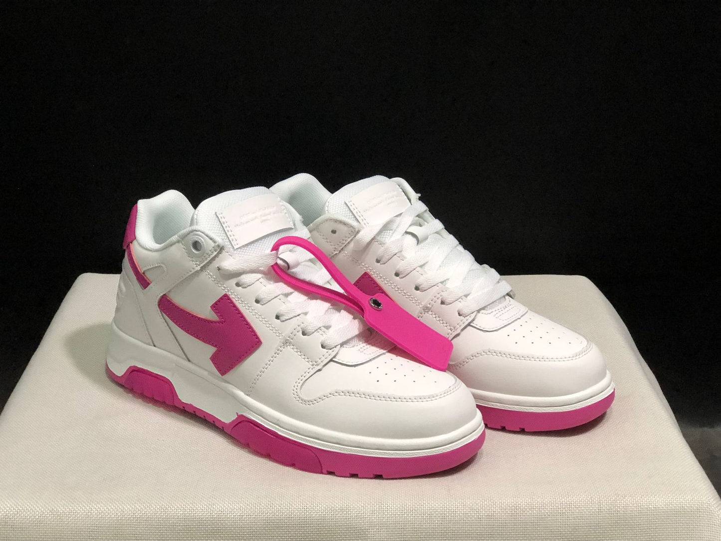 Women's & Men's Couple Street Board Comfortable Retro White Sneakers