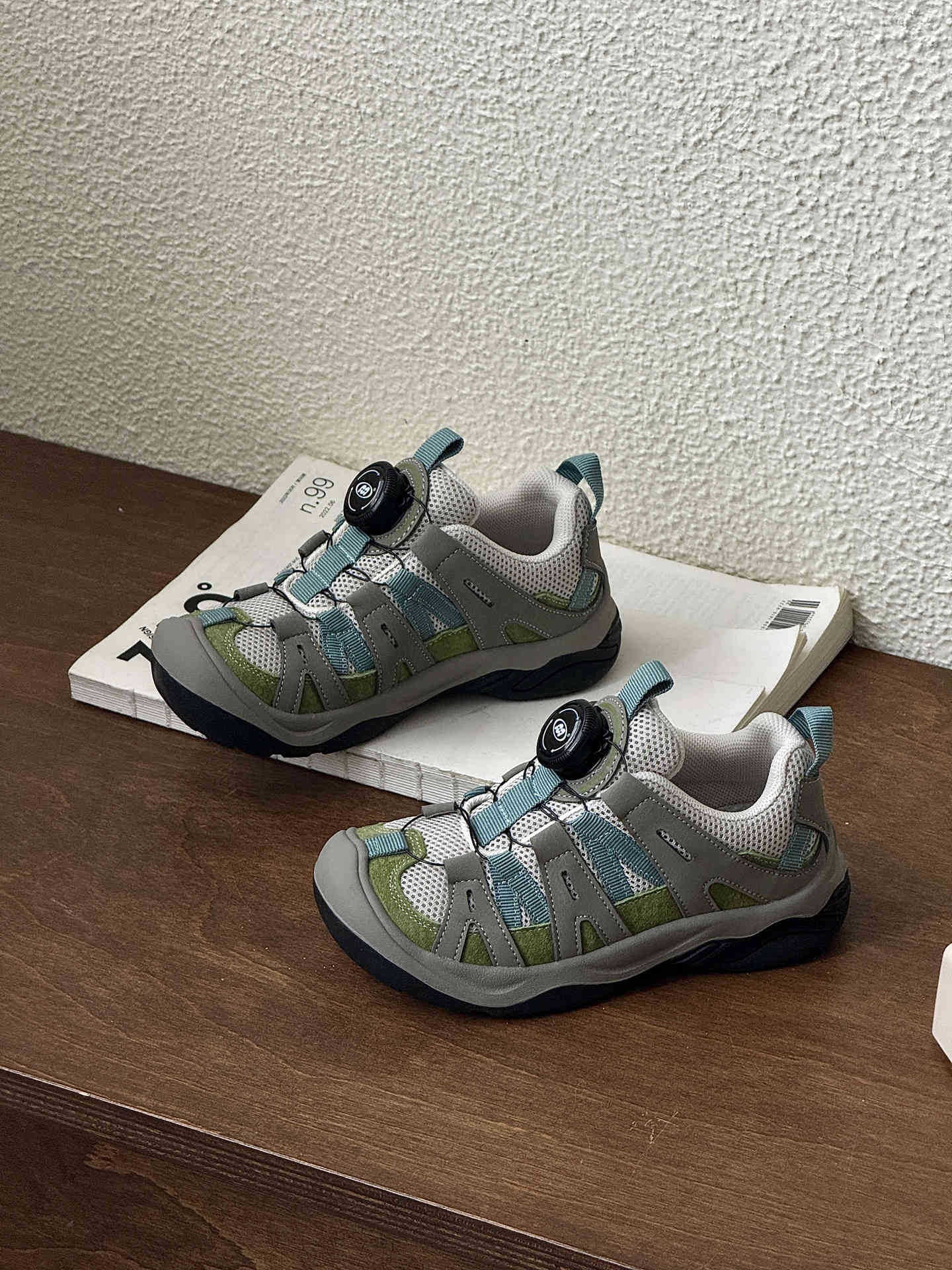 Outdoor Boys Breathable Rotating Buckle Easy To Wear Children's Sports Shoes