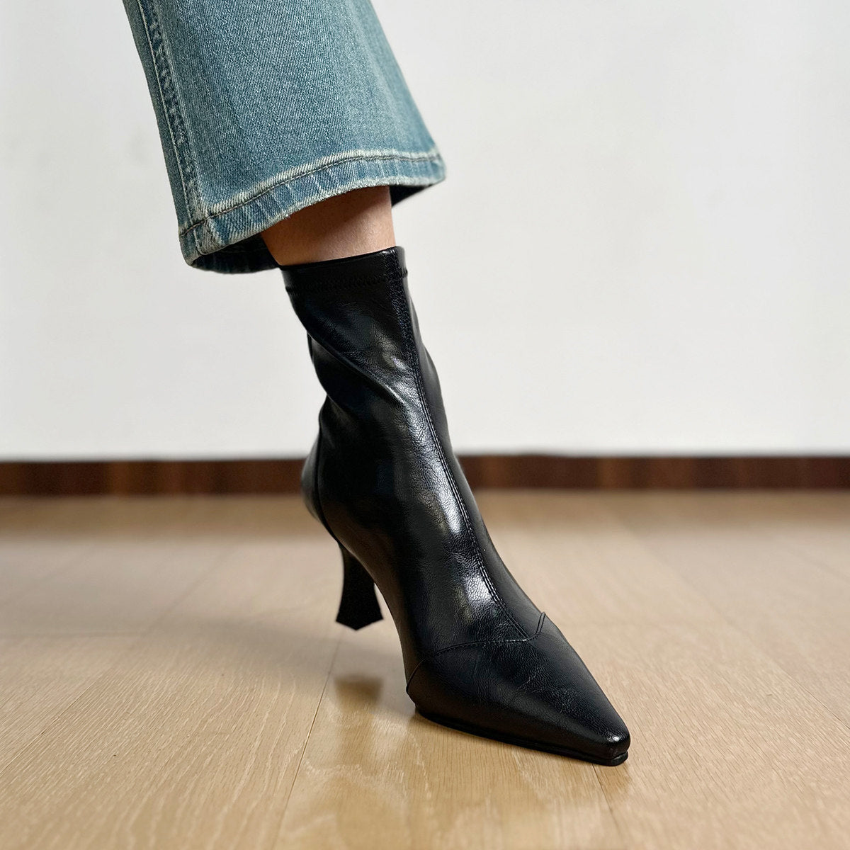 Women's Cowhide Version French Pointed Toe Stretch Thin Women's Leather Boots