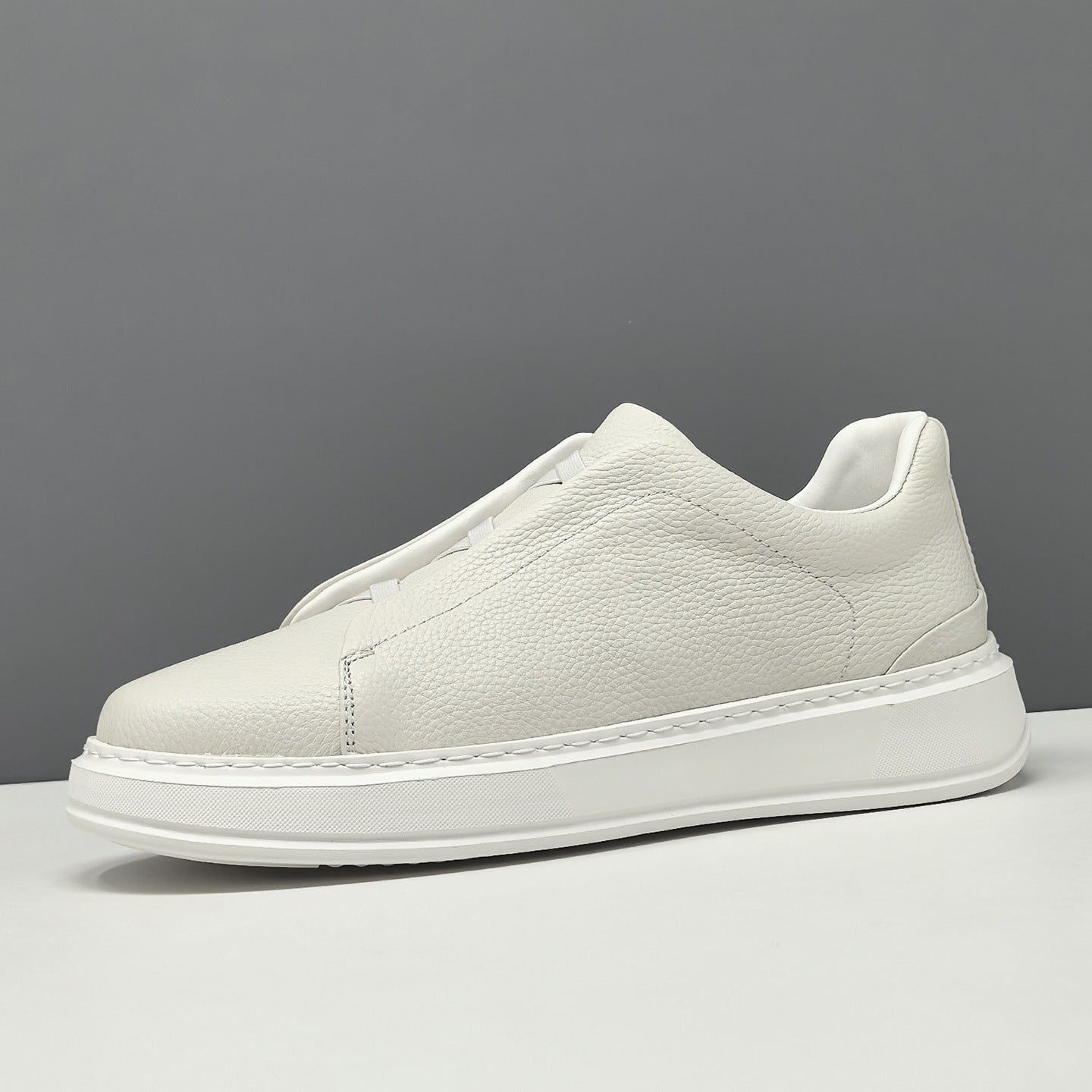 Men's Trendy White Light Luxury Slip-on Lazy Men's Board Shoes