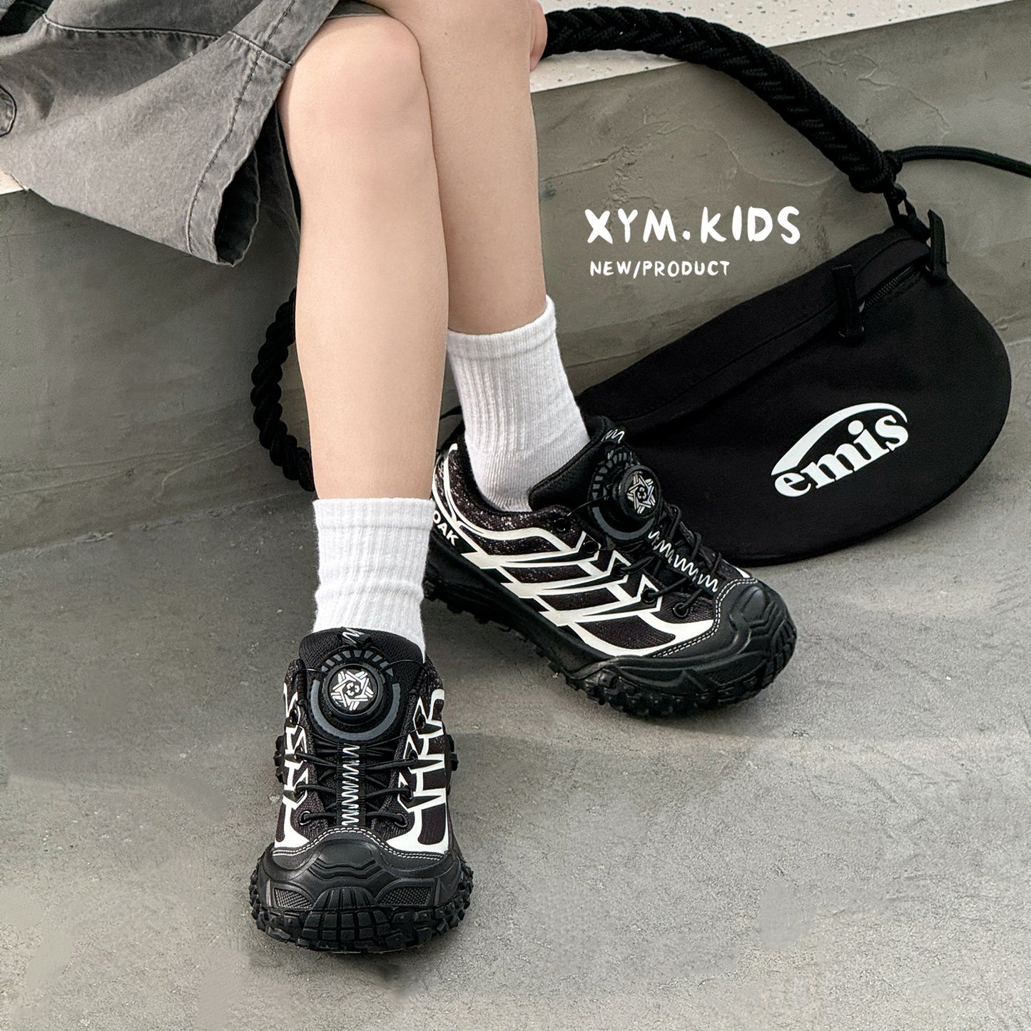 Children's Spring Lightweight Breathable Fashion Rotating Buckle Resin Sneakers