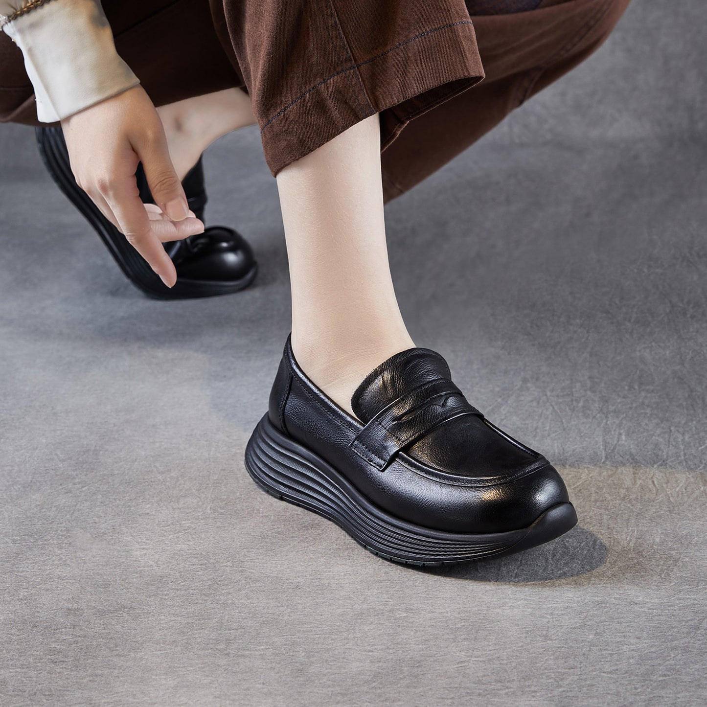 Women's One Pedal Mild Luxury Retro Small Autumn Round Toe Pumps Leather Shoes