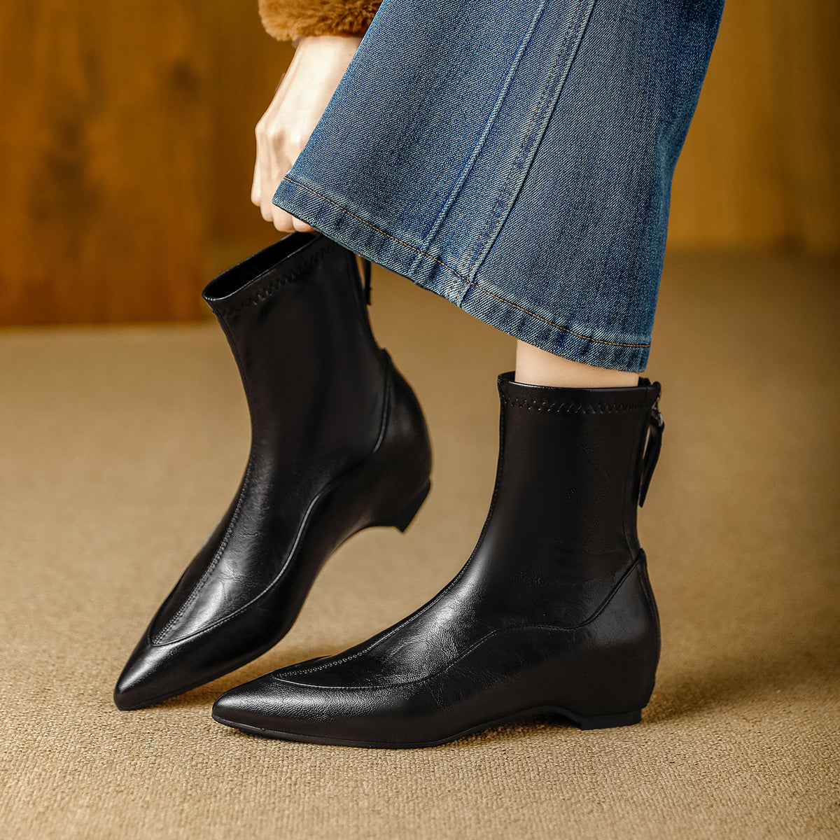 Women's Height Increasing Insole Pointed Toe Temperament Short Back Zipper Women's Leather Boots