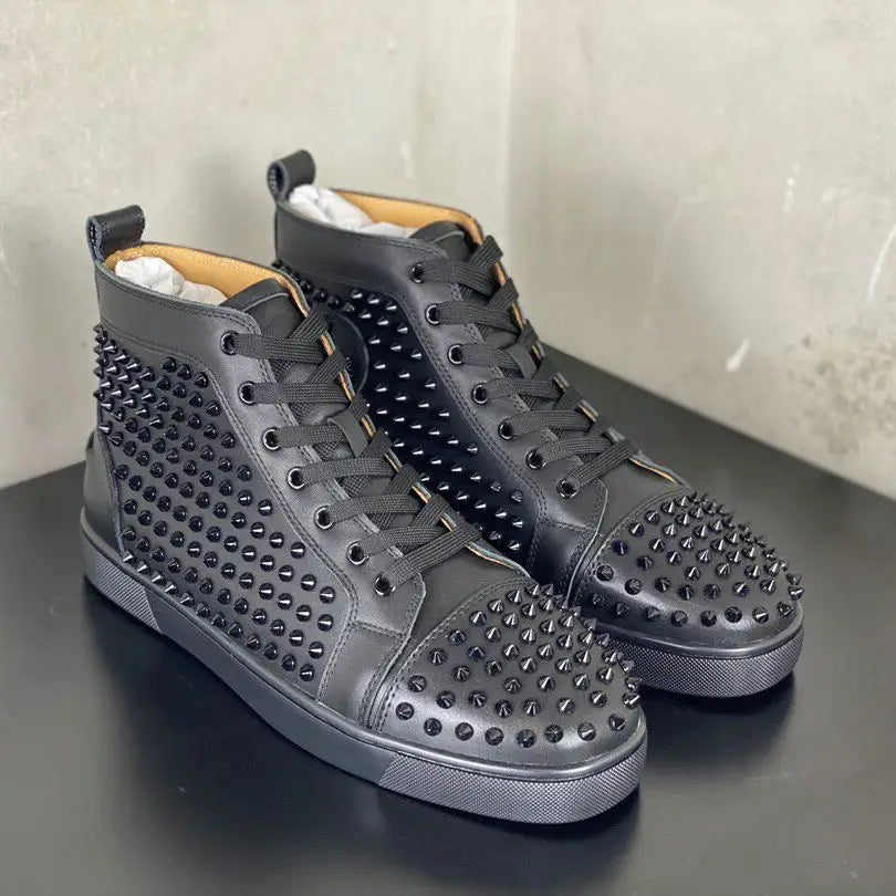 Beautiful Men's Rivet Trendy Wild Board Men's Casual Shoes