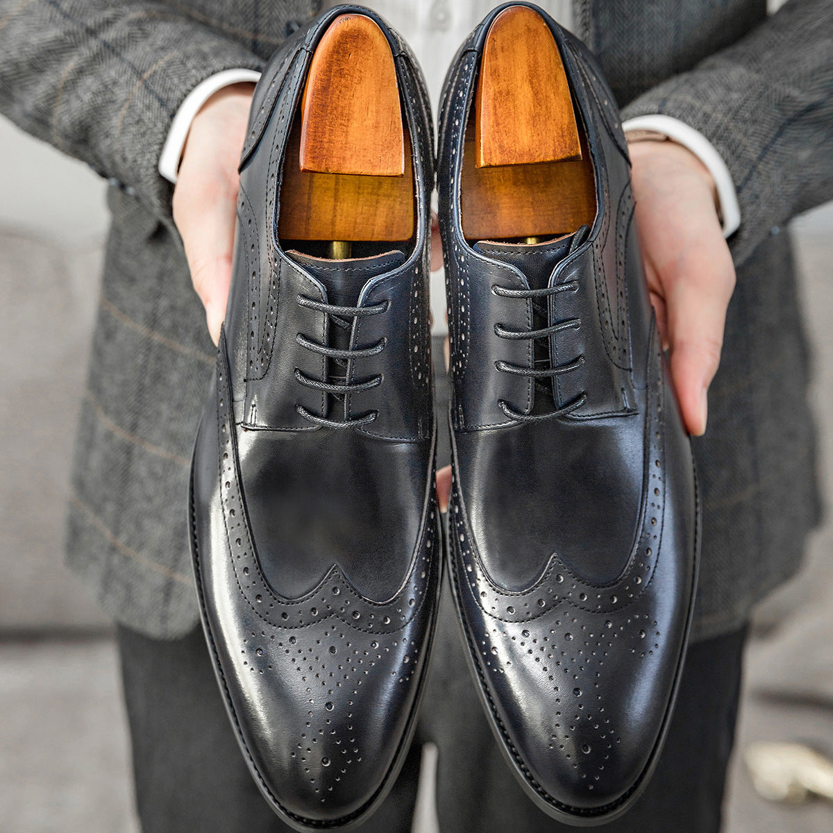 Fashion Elegant Men's Brogue British Carved Leather Shoes
