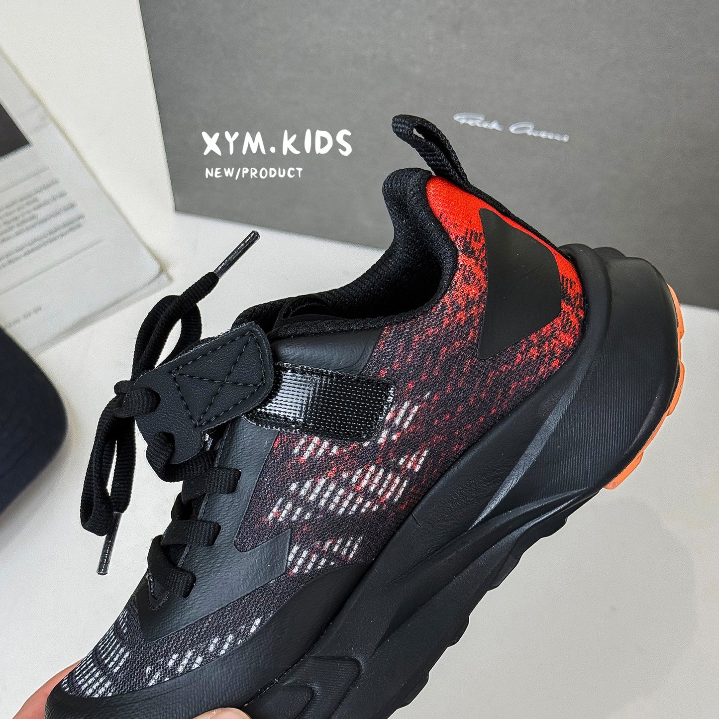 Children's Spring Fashion Color Contrast Lightweight Breathable Children's Sports Shoes