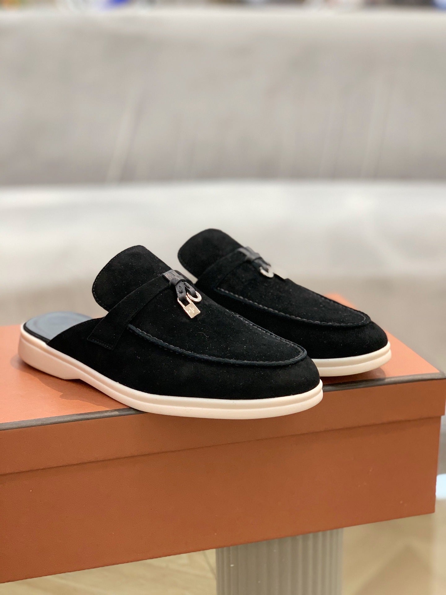 Women's & Men's Toe Box Plus Size Genuine Lazy Comfortable Slip-on Flat Slippers