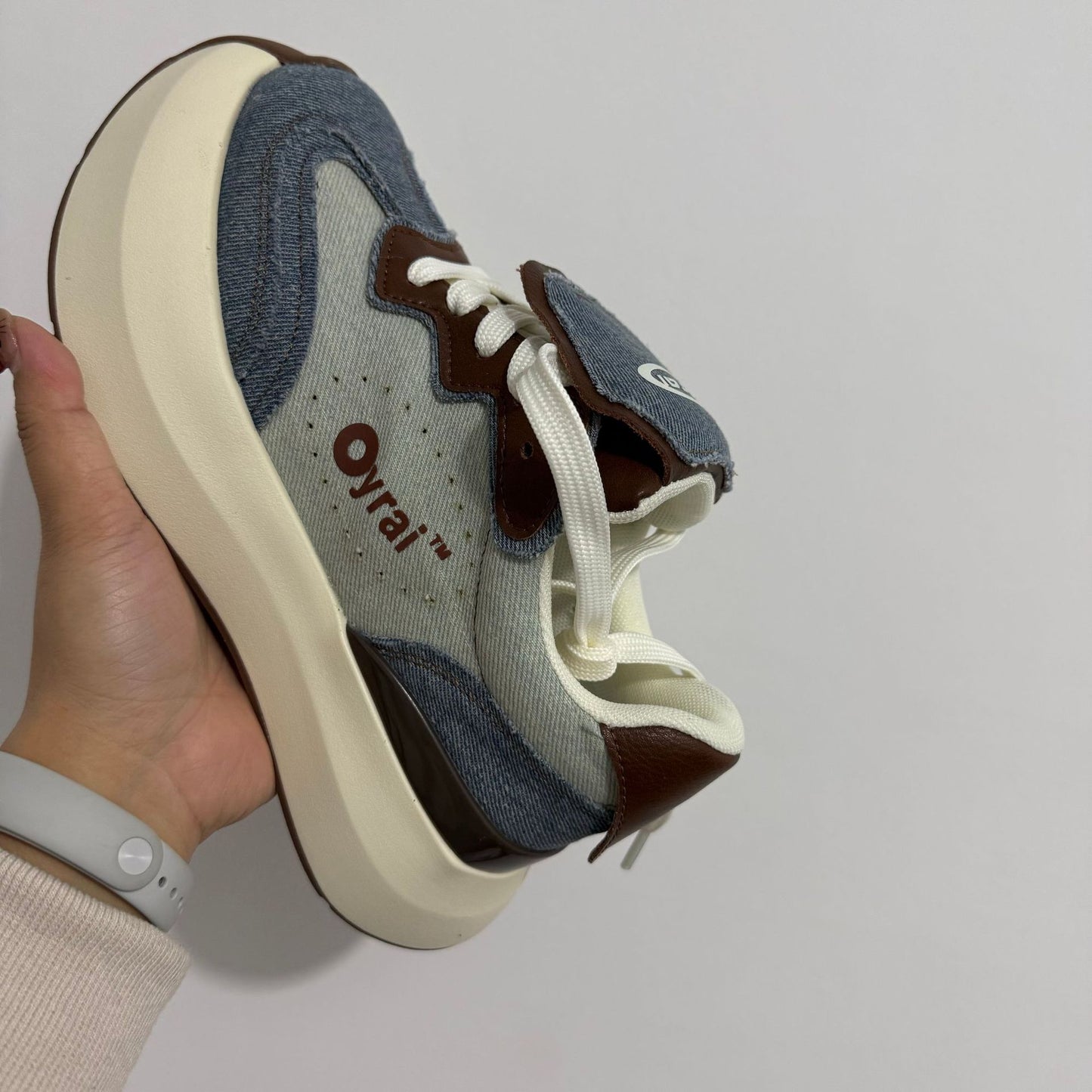 Board Thick Sole Retro Breathable Design Sneakers