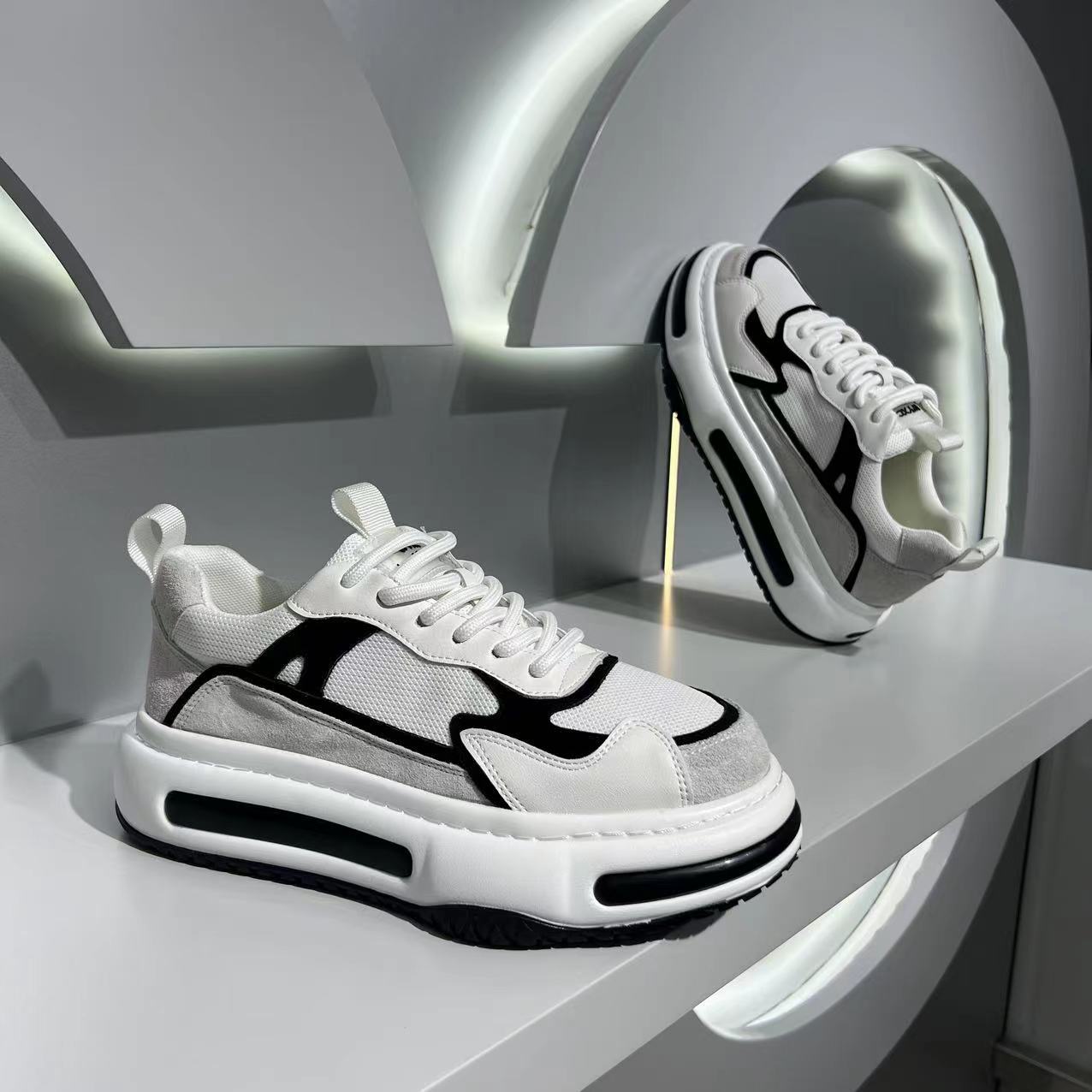 Men's Round Toe Korean Sports Daddy Affordable Sneakers