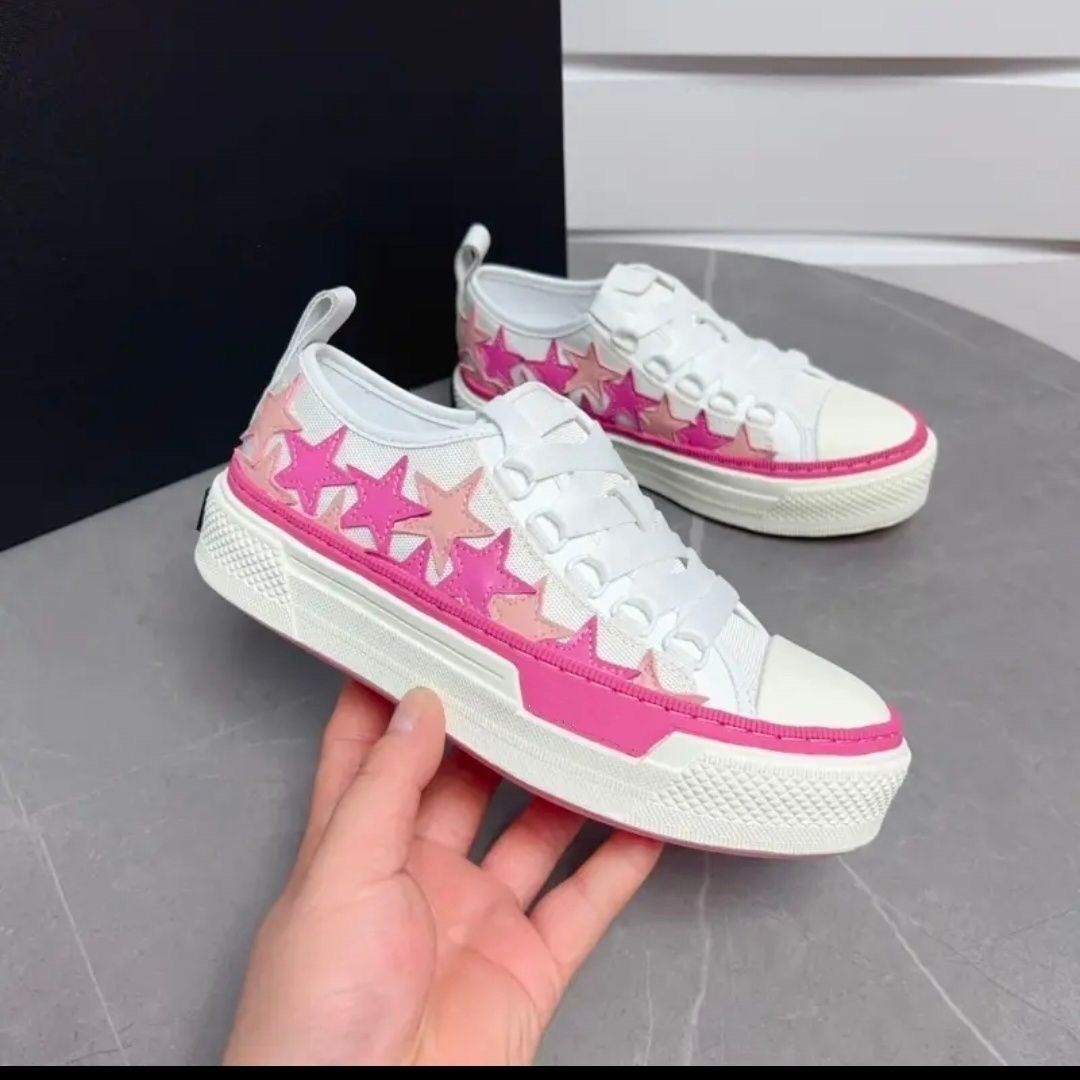 Five-pointed Star Breathable Lace Up Low Sneakers