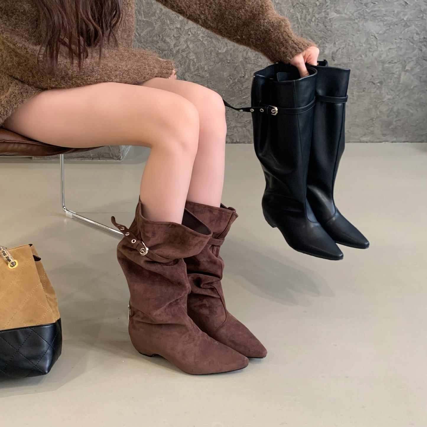 Women's Retro Back Zipper Pointed Toe Middle Boots
