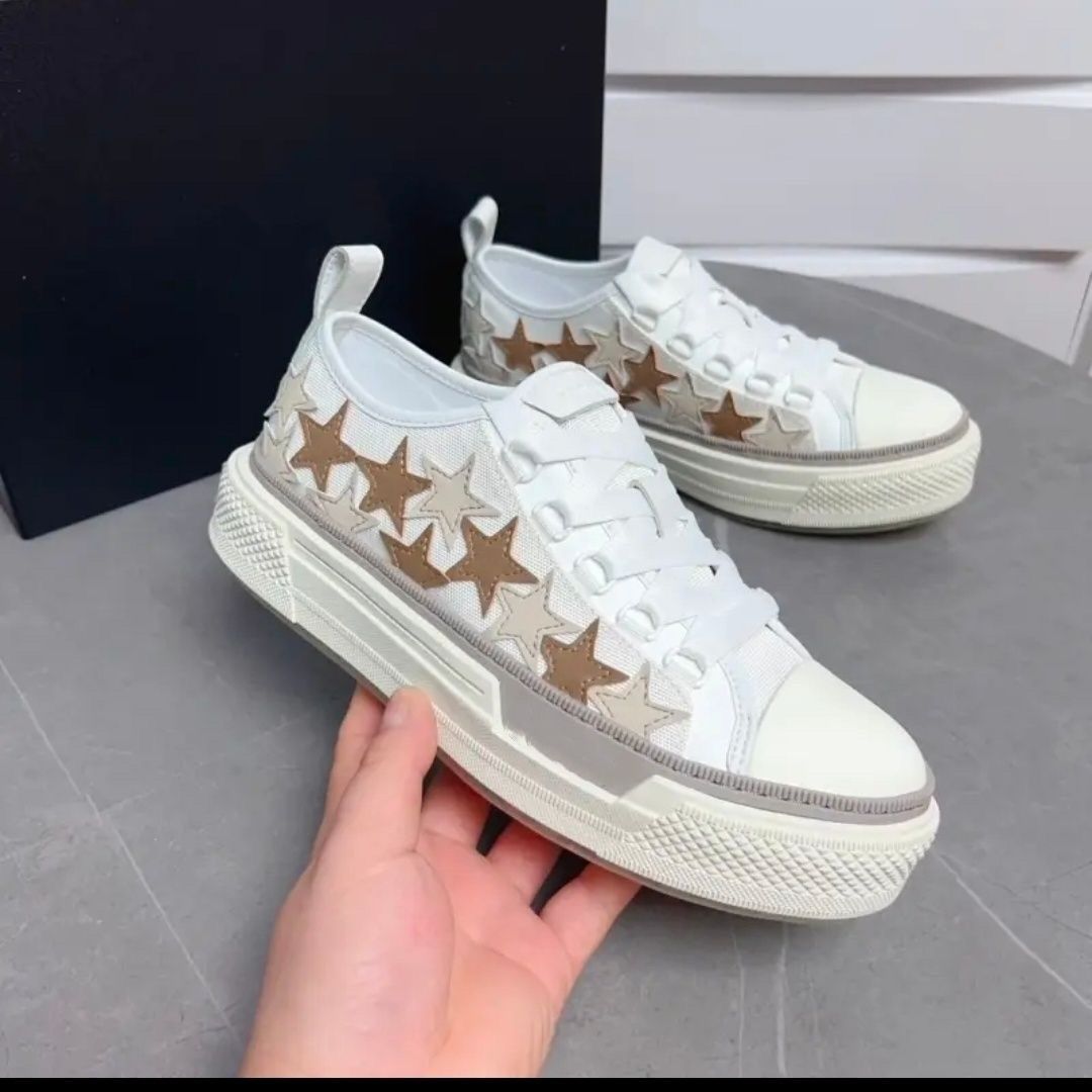 Five-pointed Star Breathable Lace Up Low Sneakers