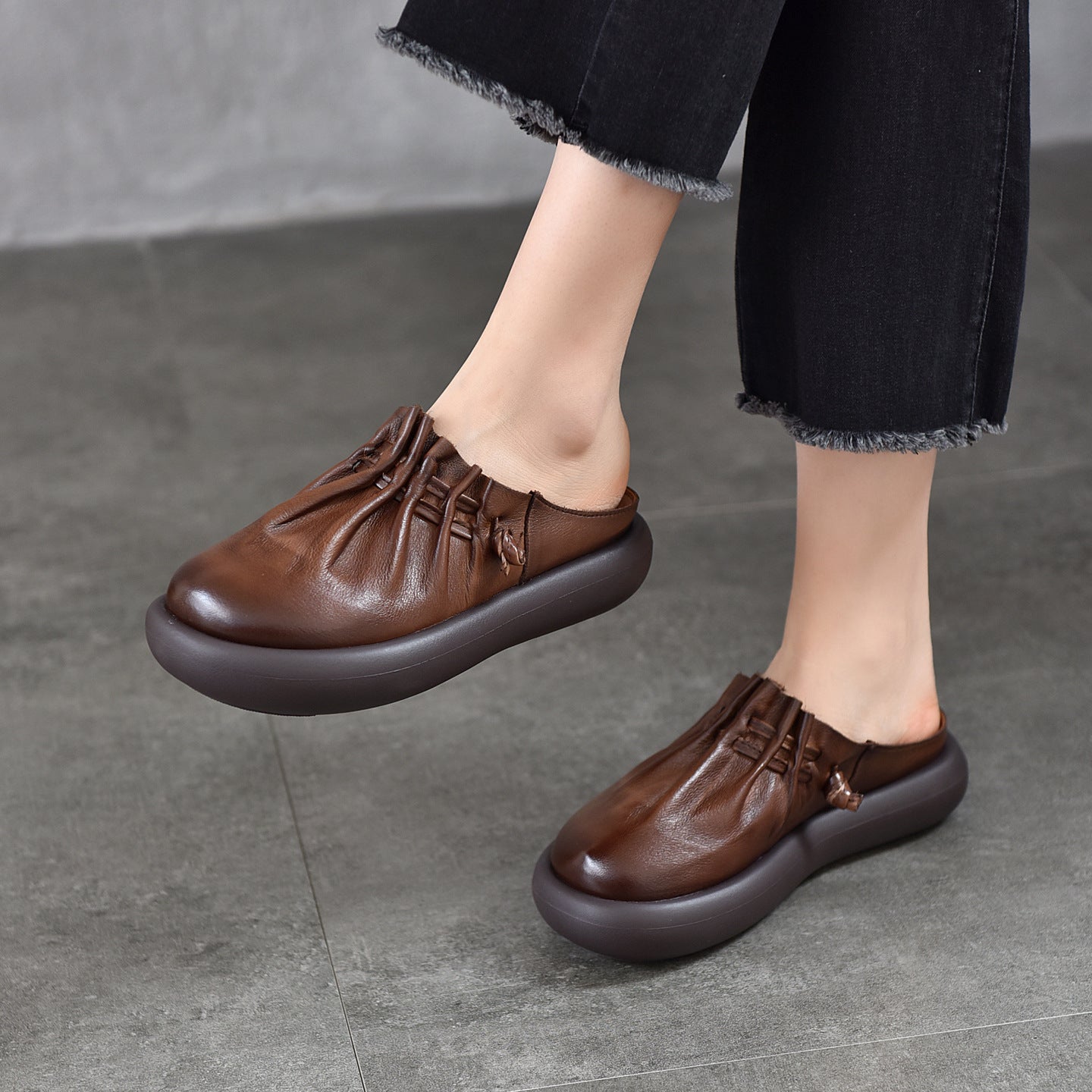 Women's Closed Toe First Layer Cowhide Outer Wear Thick-soles Slippers