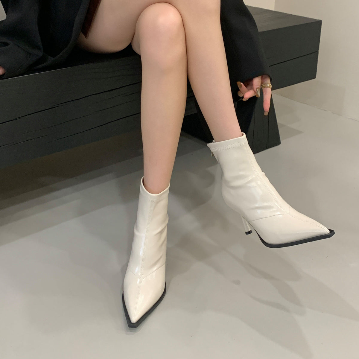 Women's Short High-grade Pointed Toe Stiletto Ankle Back Zipper Women's Leather Boots