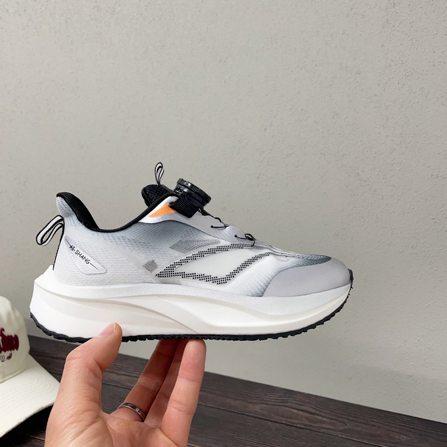 Children's Light Comfortable Rotating Button Summer Single Children's Sports Shoes