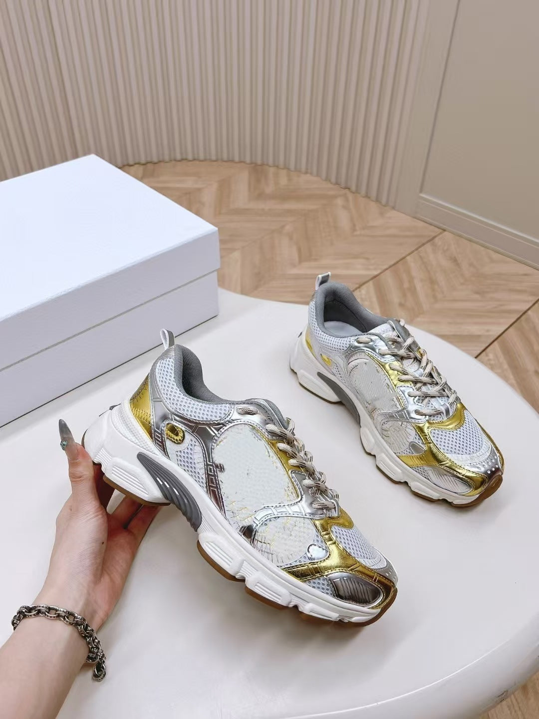 Women's Spring Mesh Fabric Cowhide Stitching Breathable Sneakers