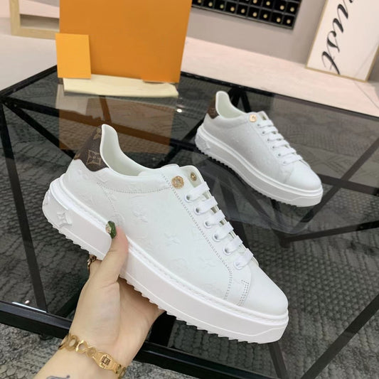 Women's V's White Fashion Embossing Thick-soled Breathable Women's Board Shoes