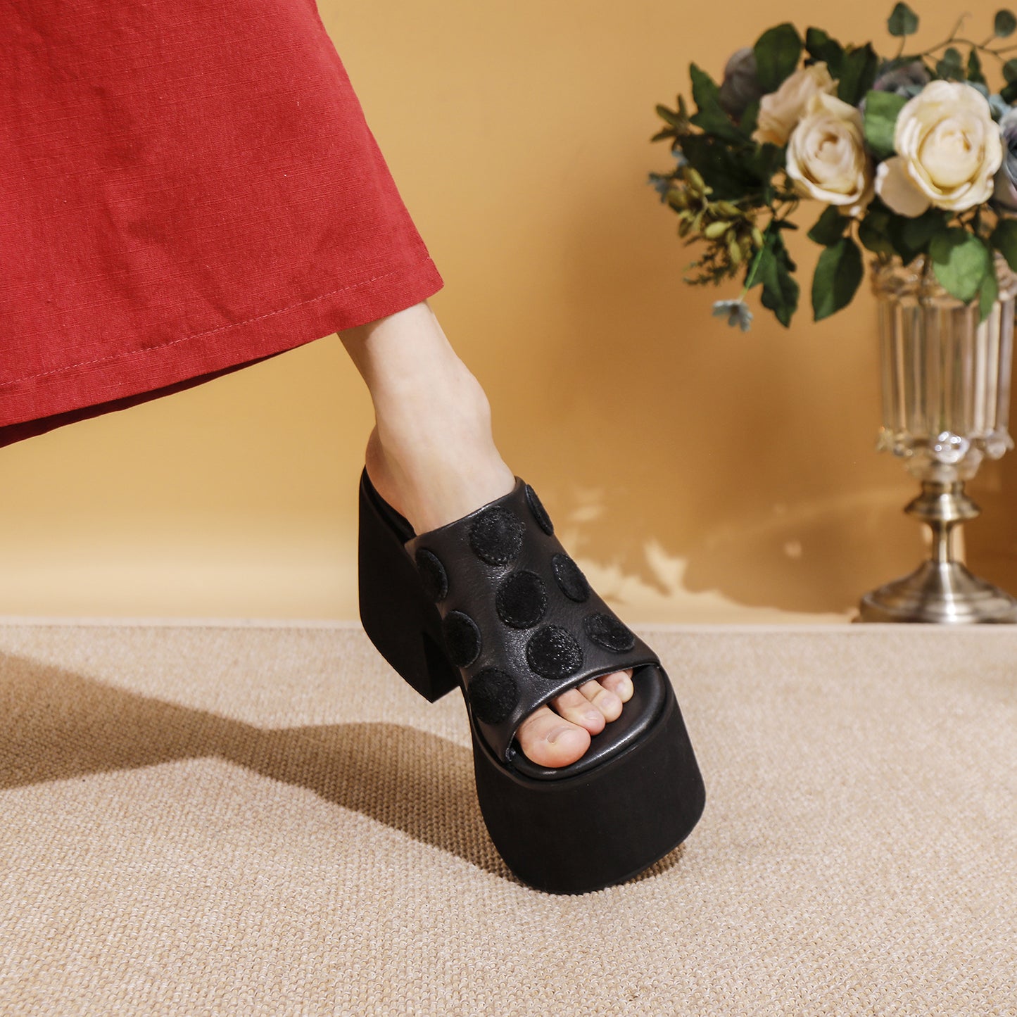 Women's Summer First Layer Cowhide Outdoor Fashion Minority Design Thick-soles Slippers
