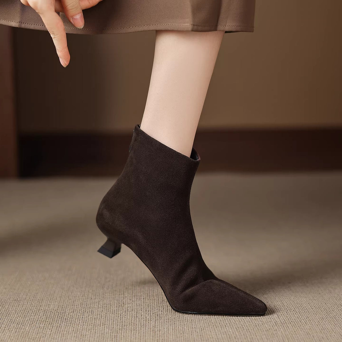 Women's Suede Matte Fashion Short Thick Wool Warm Kitten Pointed High Heels