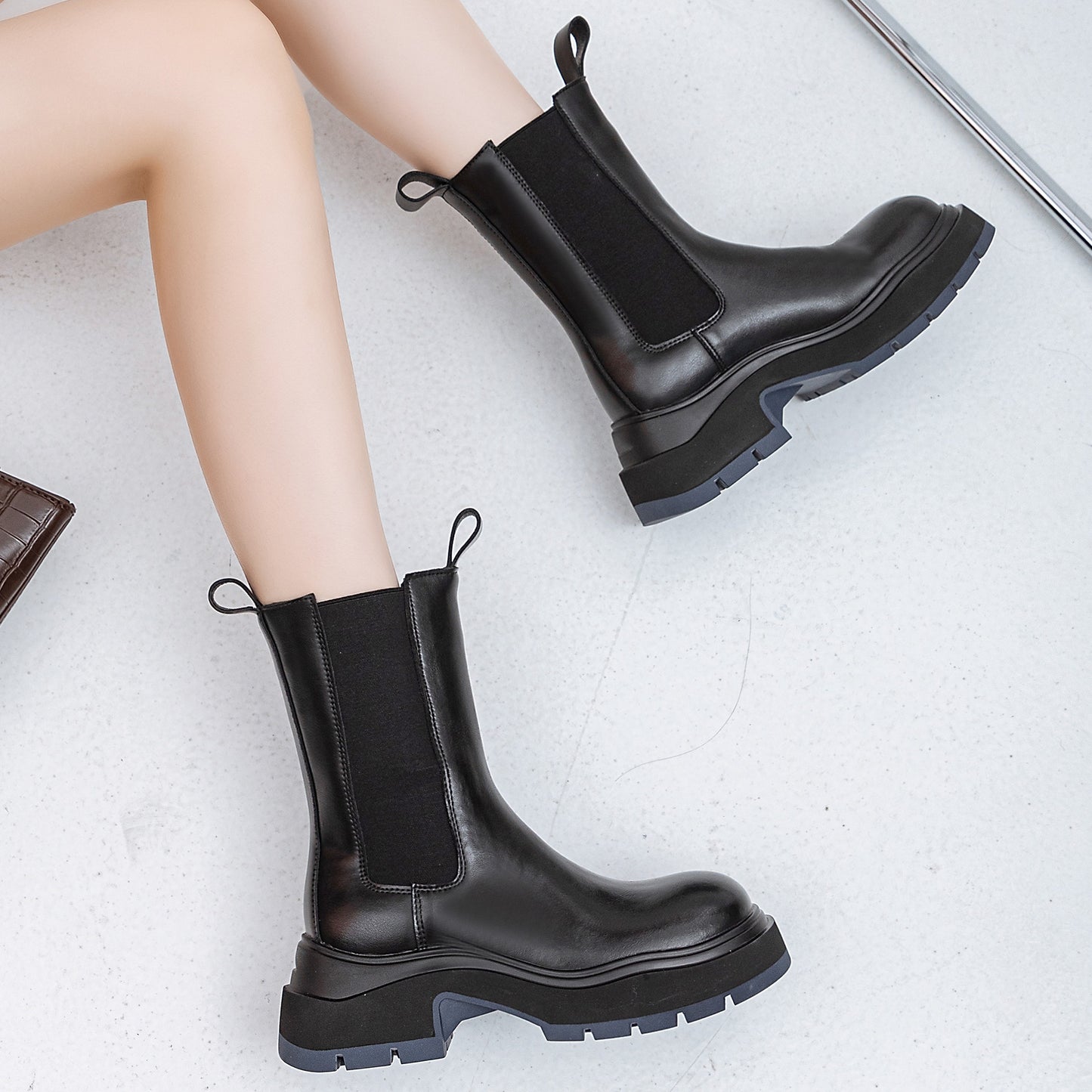 Women's Winter Thick Bottom Martin Black Round Smoke Pipe Trendy Height Women's Leather Boots