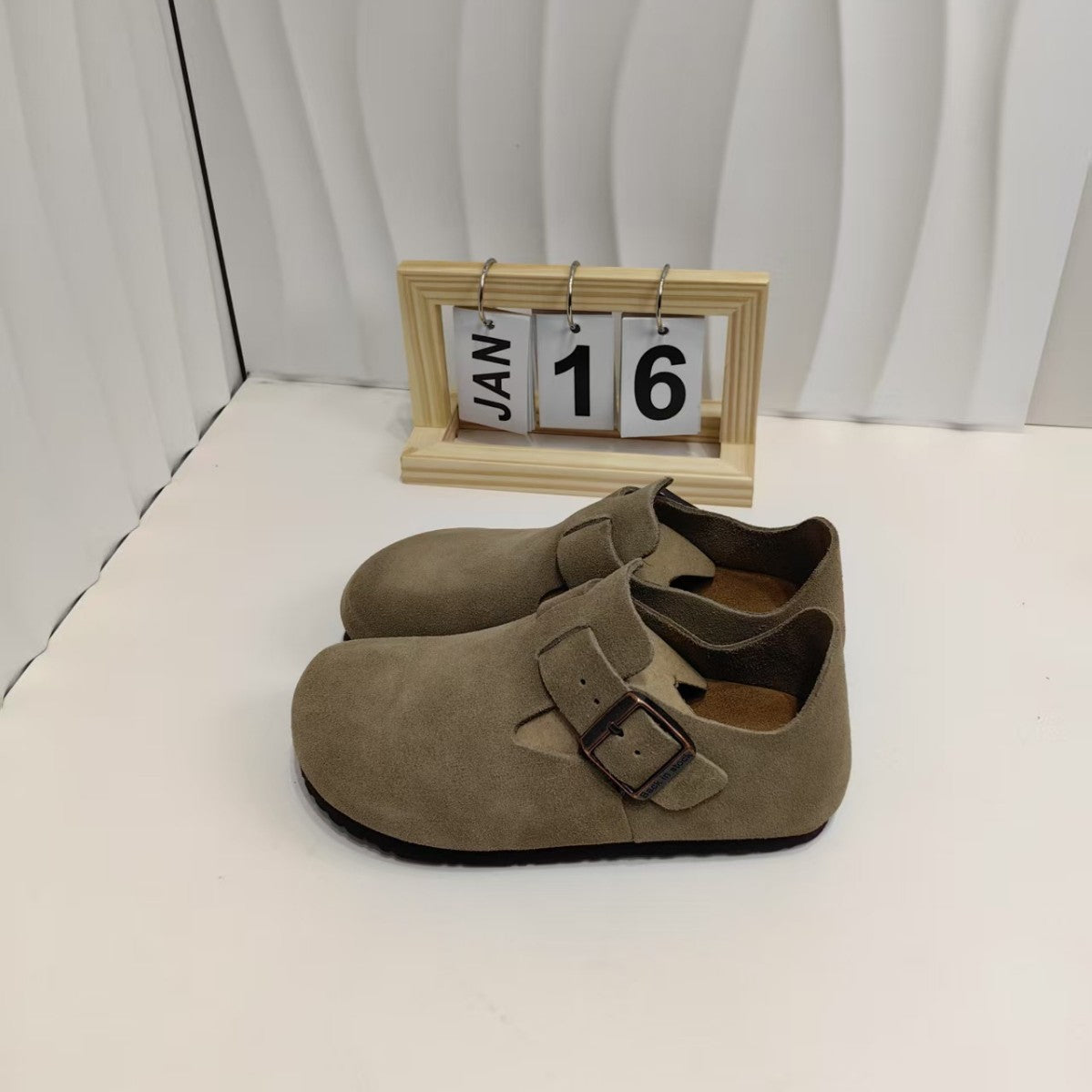 Women's All-inclusive Cork Sole Cowhide Platform Height Increasing Slippers