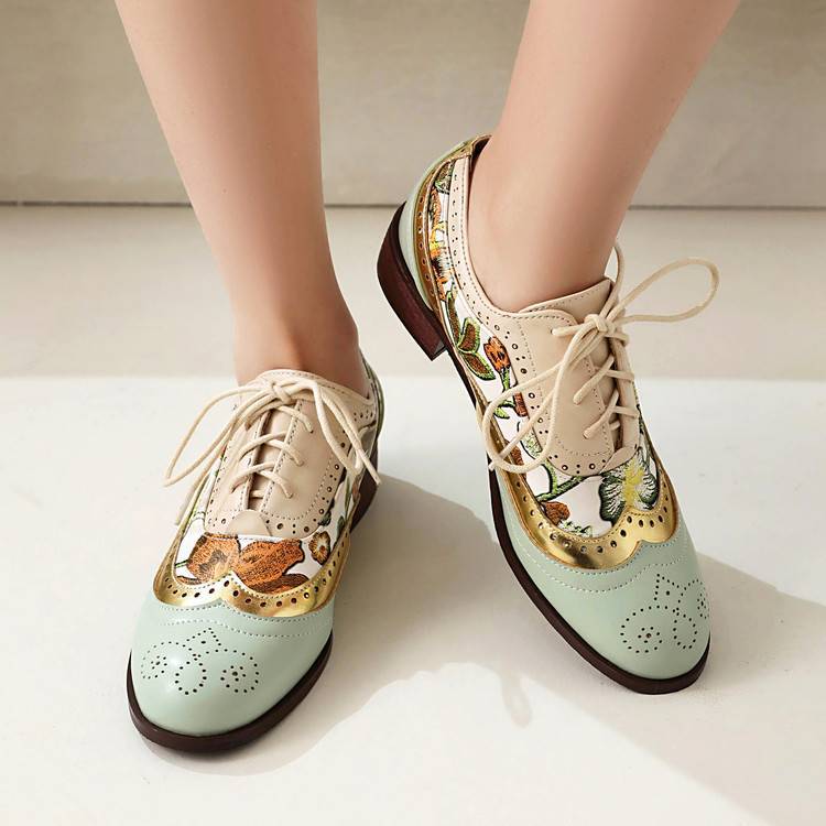 Women's Retro Ethnic Style Brogue Color Matching Round Head Chunky Casual Shoes
