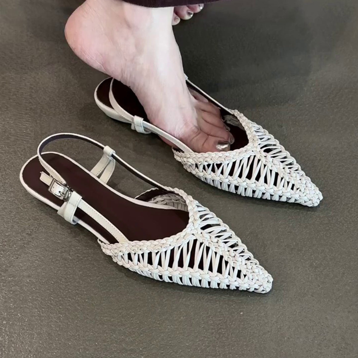 Women's Comfortable Pointed Toe Back Strap Retro Women's Fashion Shoes
