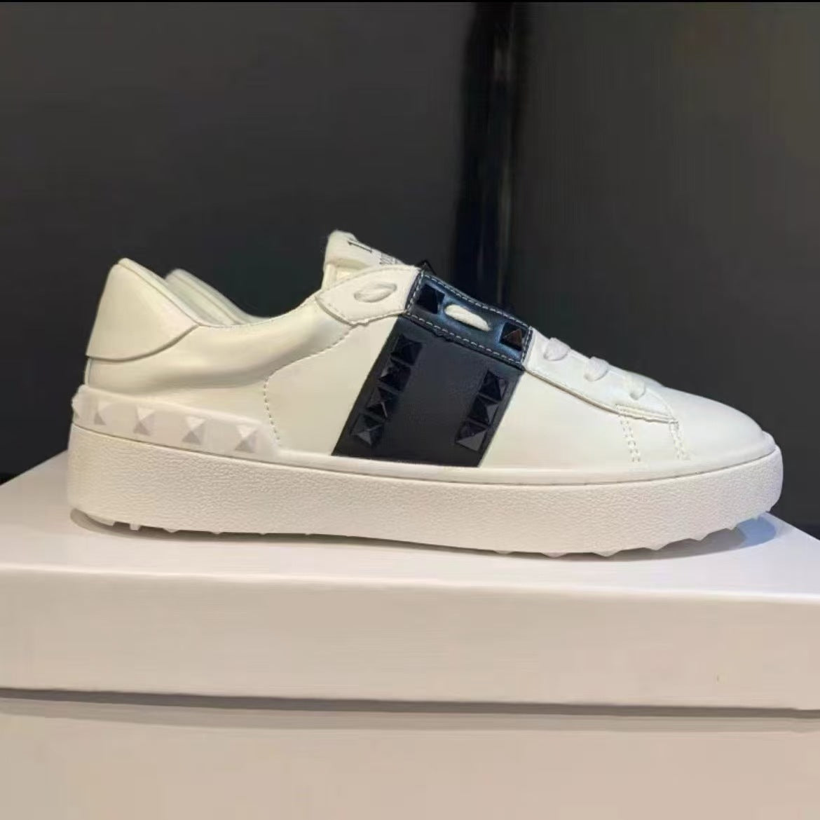 Women's & Men's V Home Real Rivet White Couple Women's Canvas Shoes