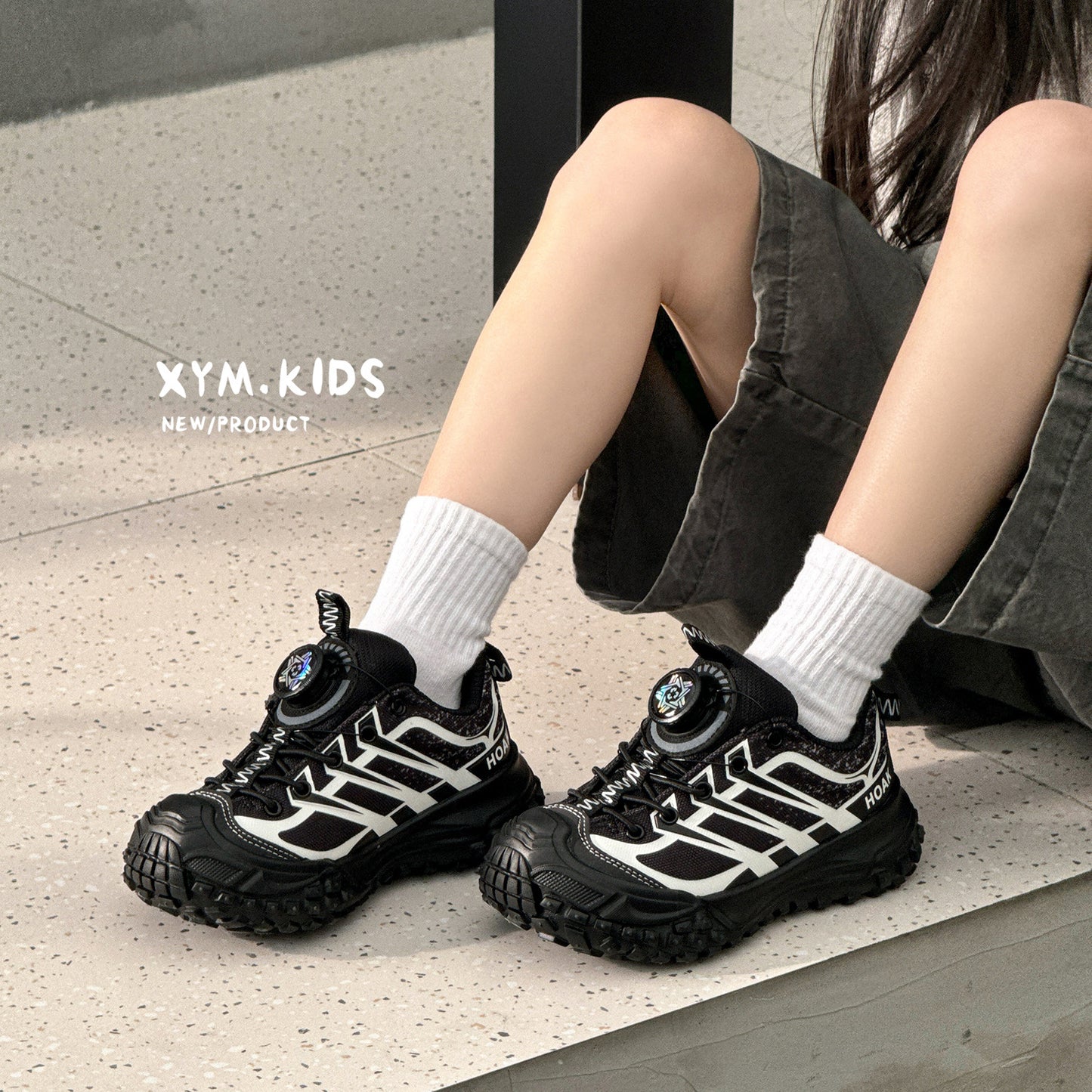 Children's Spring Lightweight Breathable Fashion Rotating Buckle Resin Sneakers