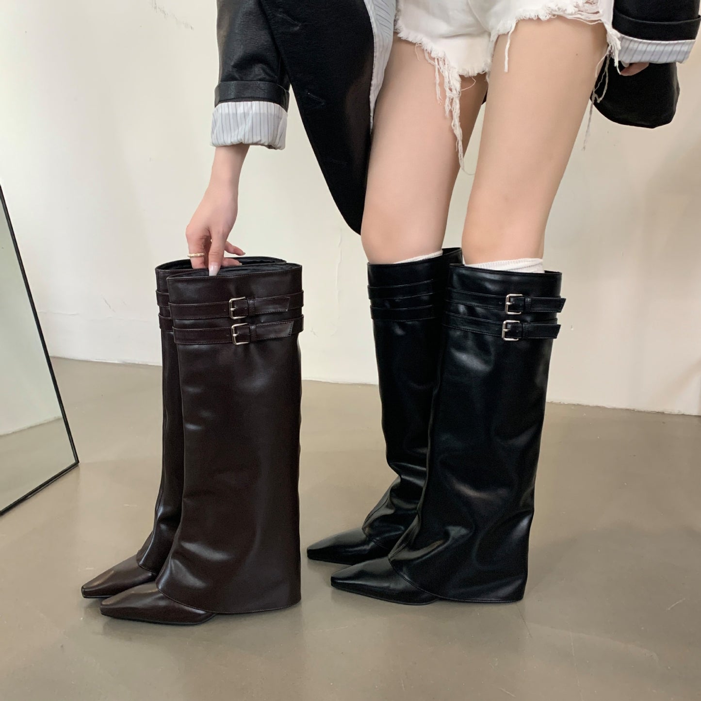 Korean Style Fashionable Pantyhose Pointed Toe Thin Mid Below The Women's Leather Boots