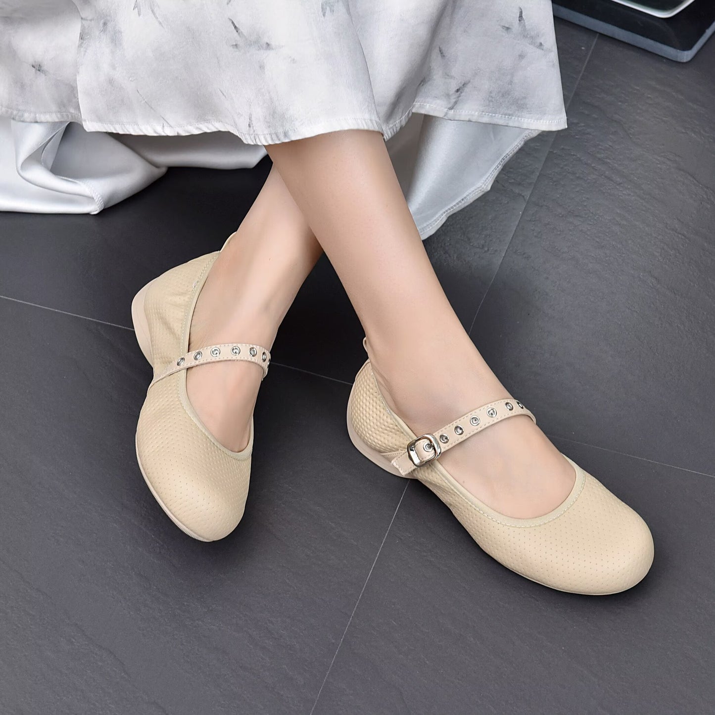 Women's Word Buckle Strap Shallow Mouth Pumps Women's Casual Shoes