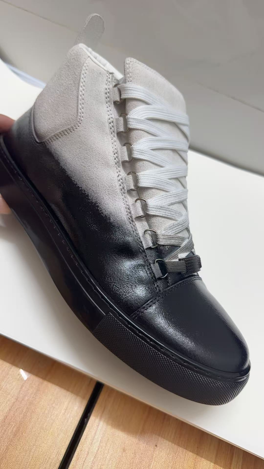 Men's Classic Paris Black Pleated Oil Wax White Men's Board Shoes