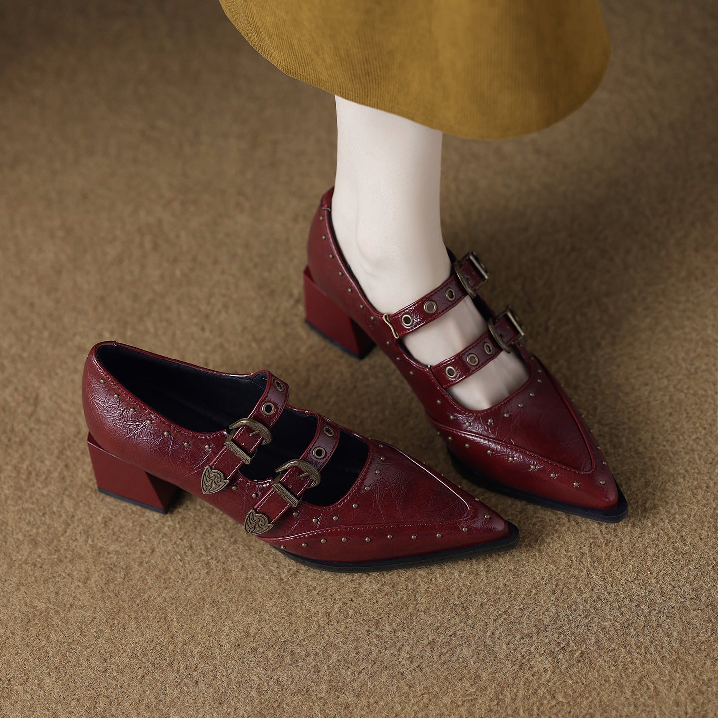 Women's Metal Buckle Thick Small Single-layer Shallow Mouth Pointed Temperament Mary Heels