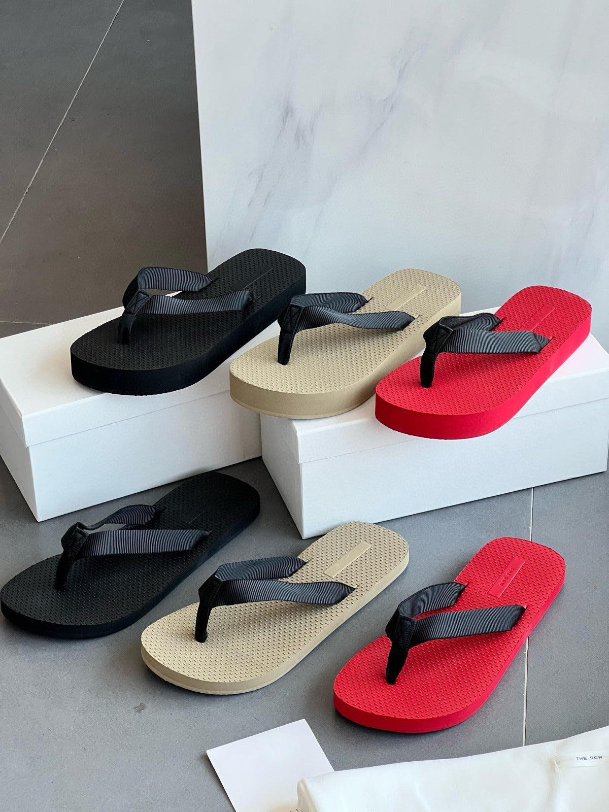 Women's Fashionable Seaside Black Red Flip-flops Flat Slippers