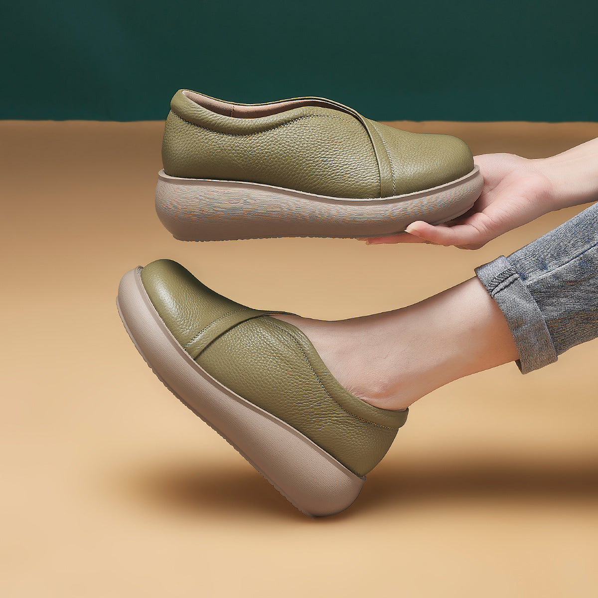 Women's Comfortable Flat Mom Soft Bottom Genuine Slip-on Women's Fashion Shoes