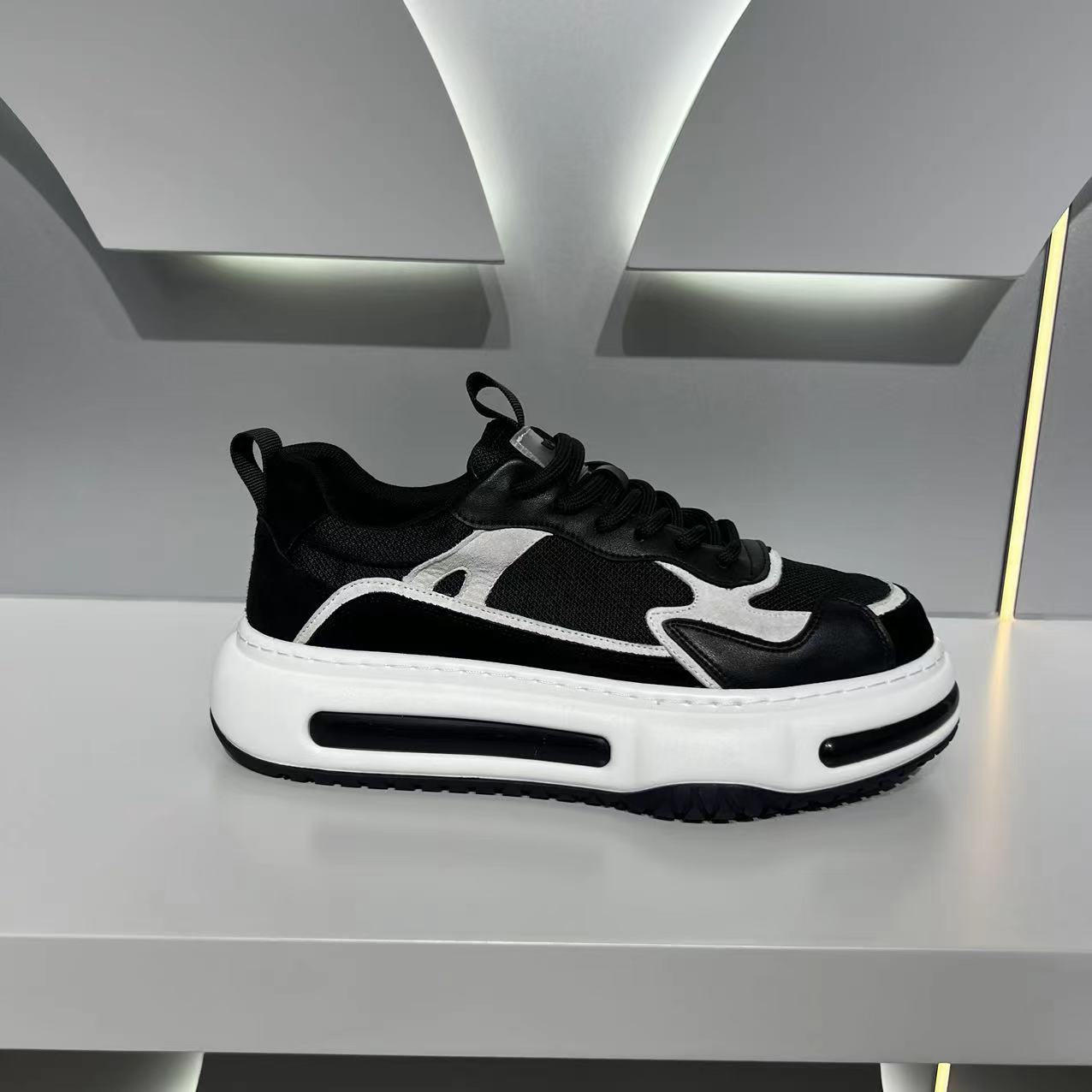 Men's Round Toe Korean Sports Daddy Affordable Sneakers