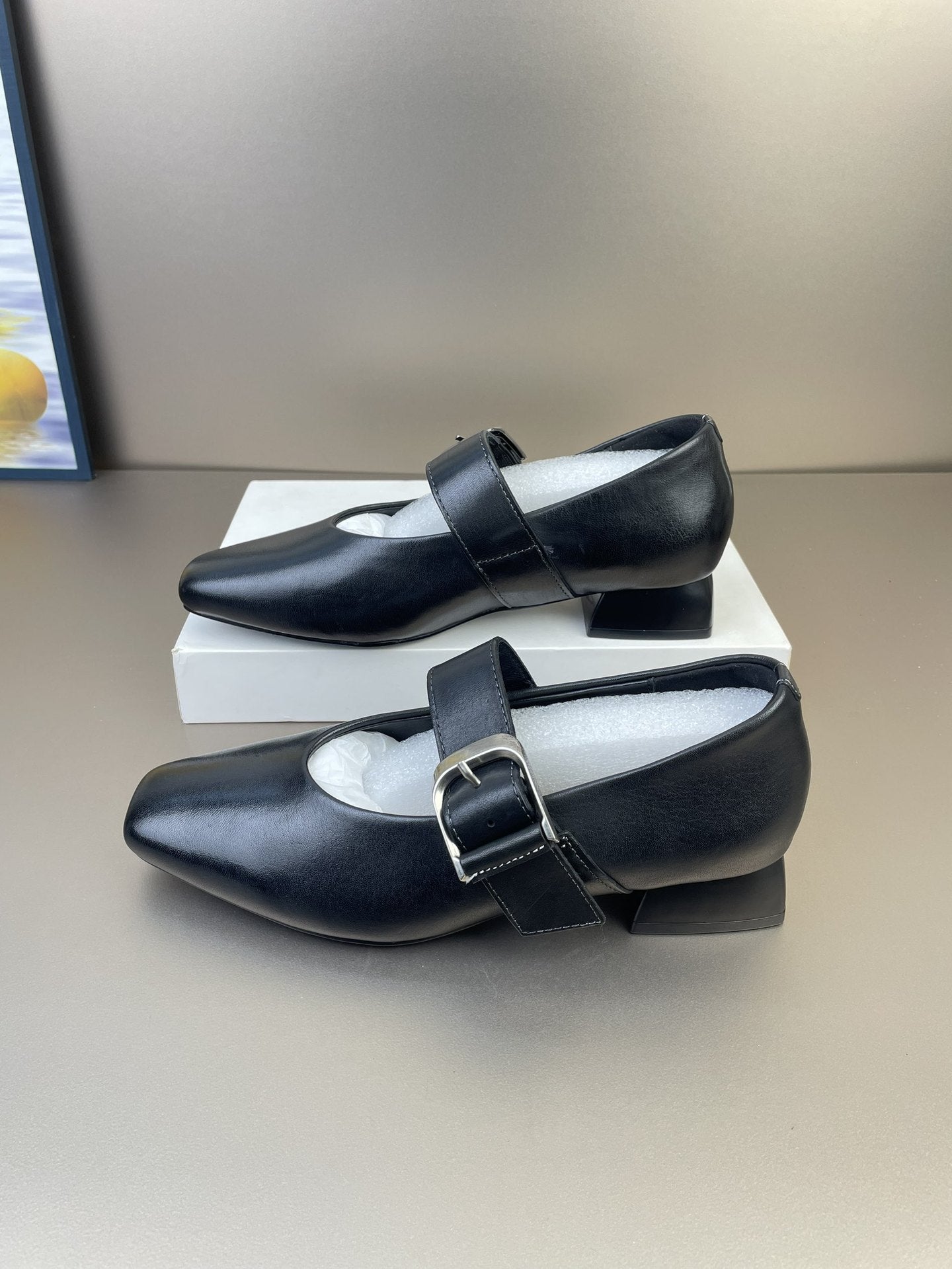 Women's Fashionable Round Head Chunky Low Mary Jane Western Style Shallow Heels