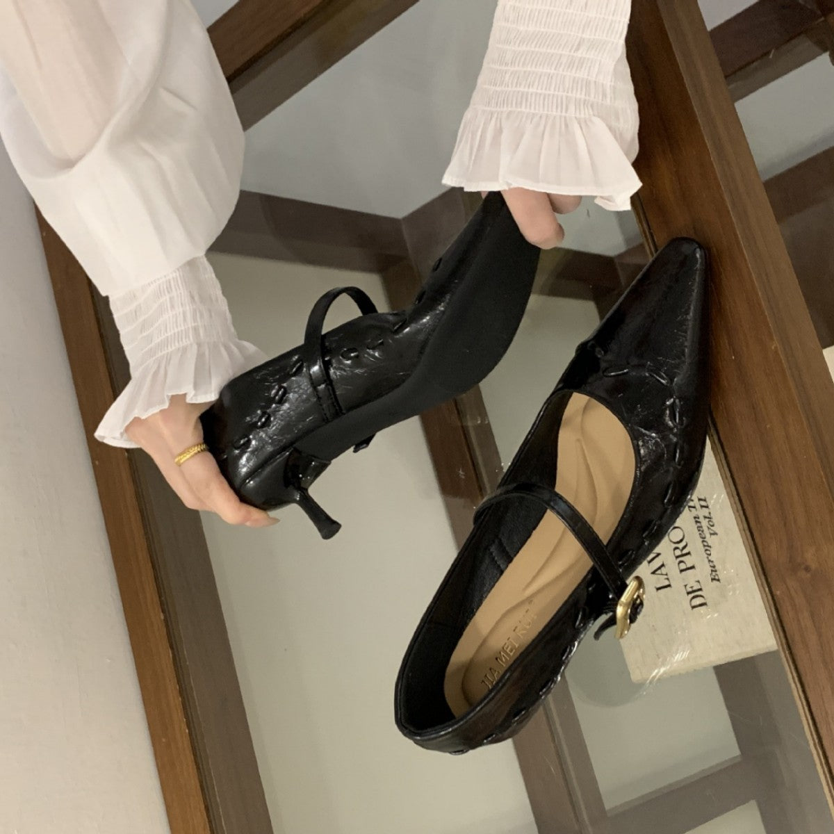 Women's Light Luxury High-grade Retro First Layer Cowhide Pointed Stiletto Low-cut Women's Casual Shoes