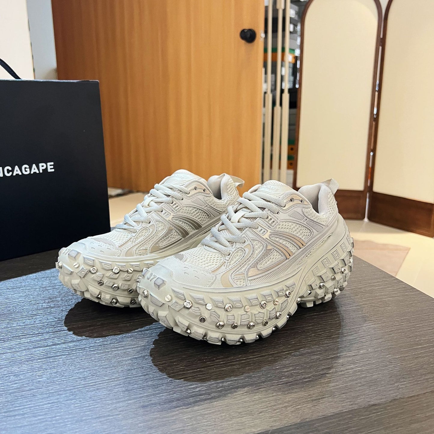 Women's Low Top Lovers Fashion Distressed Raise Casual Shoes