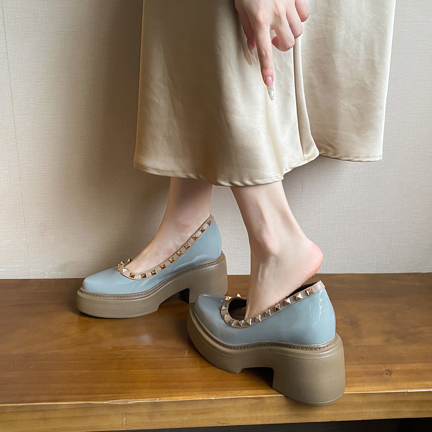 Women's Sheepskin Version Height Increasing Insole Platform Rivet Slip-on Temperament Shallow Women's Fashion Shoes