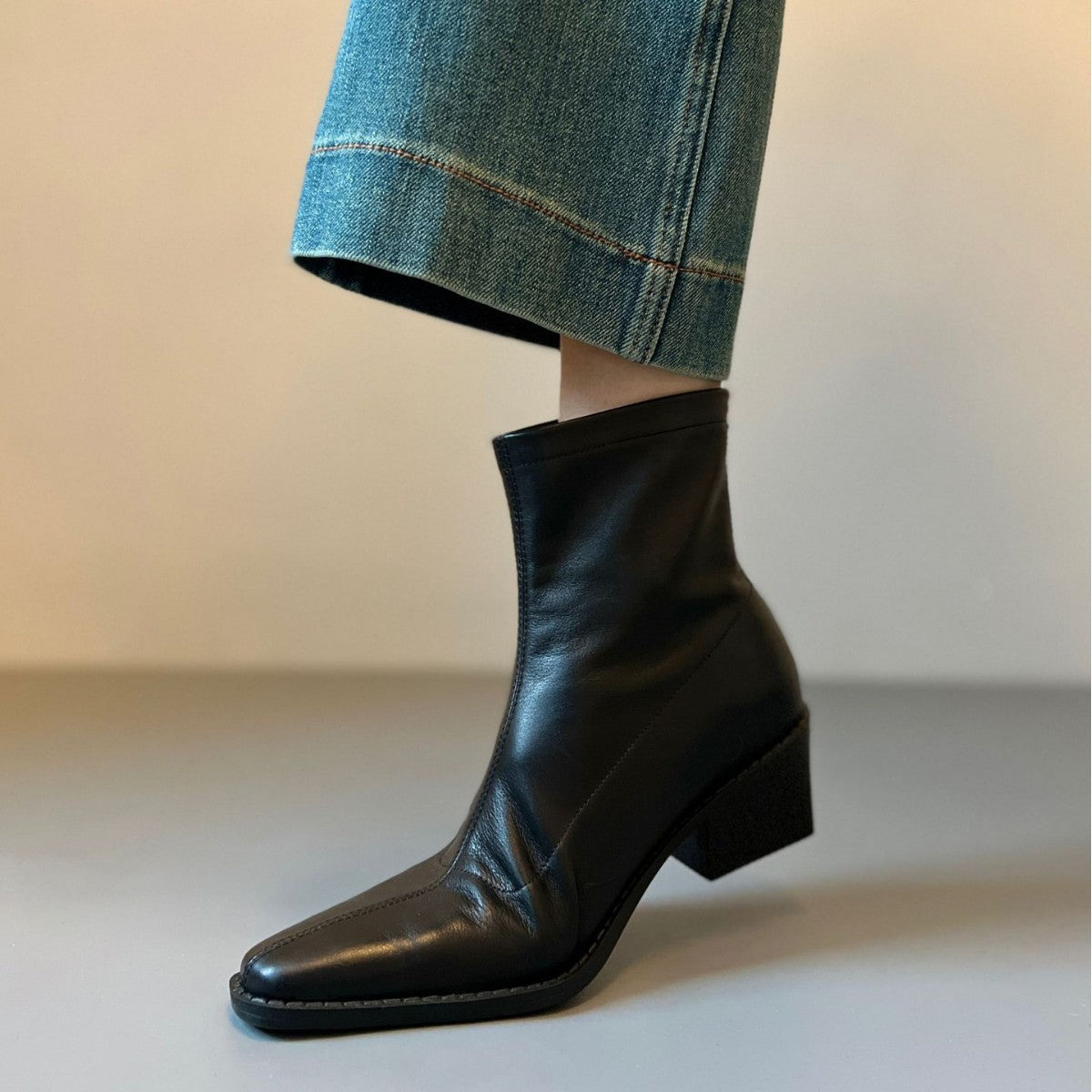 Women's Chunky Square Toe Booties Back Zipper Women's Leather Boots
