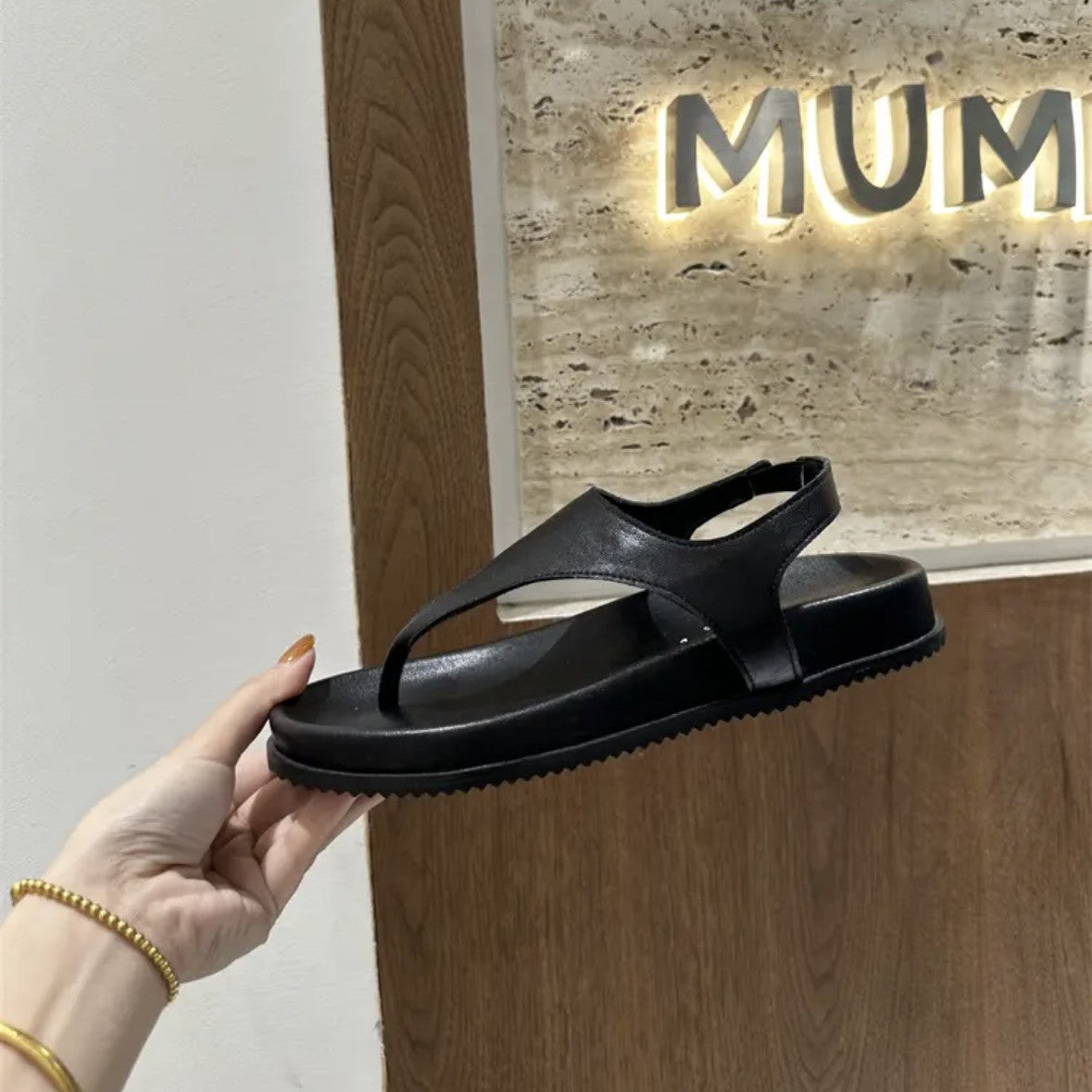 Women's Super Easy To Wear Flip-flops Thick-soled Flat Slippers