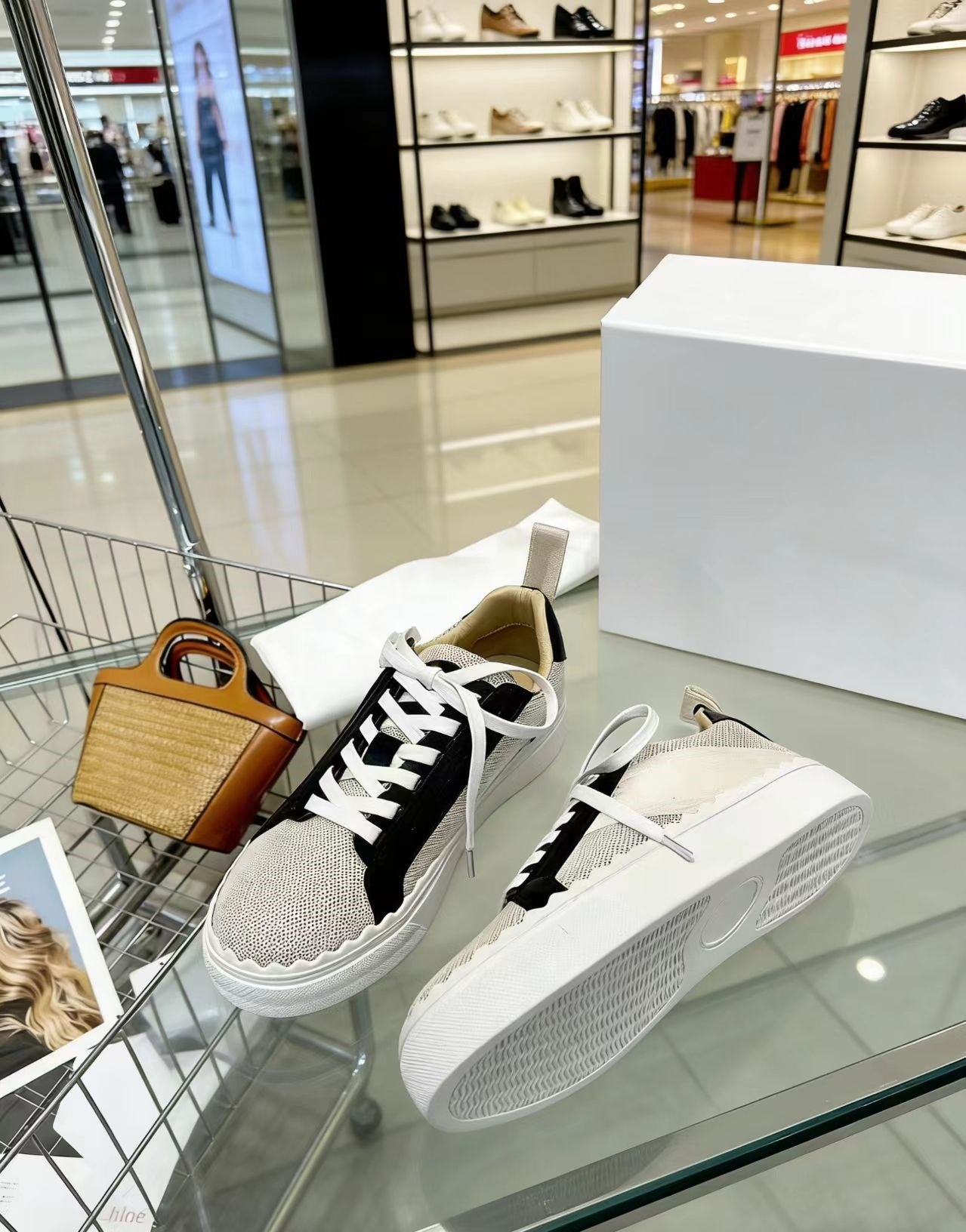 Women's Early Spring Fashion Breathable Round Toe Flat Women's Board Shoes