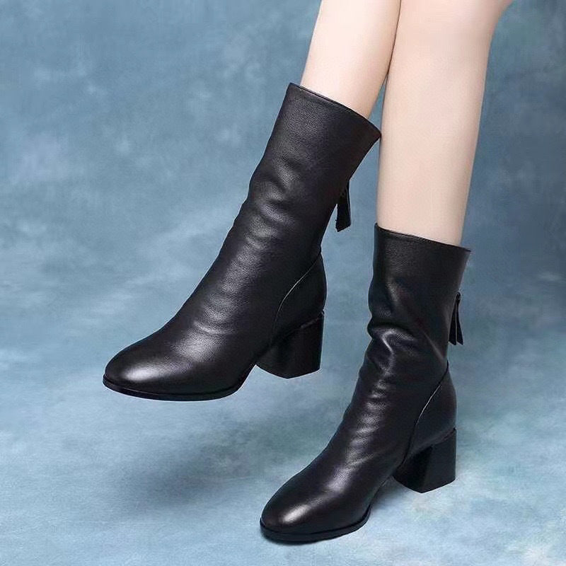 Women's Round Toe With Chunky Back Zipper Boots
