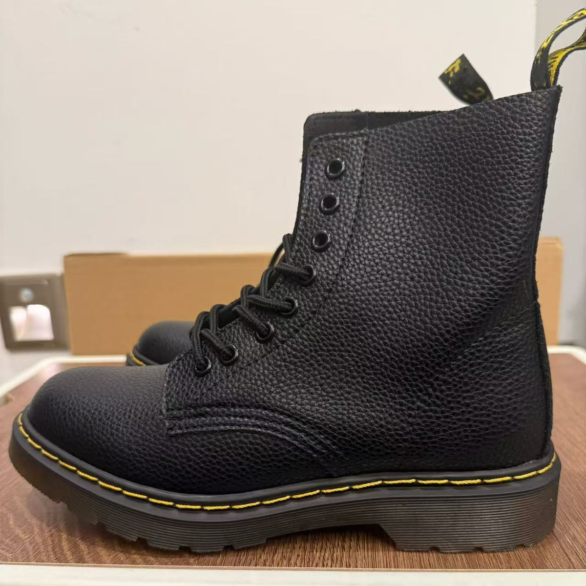 Women's & Men's Layer Cowhide Lychee Pattern Good Year Boots