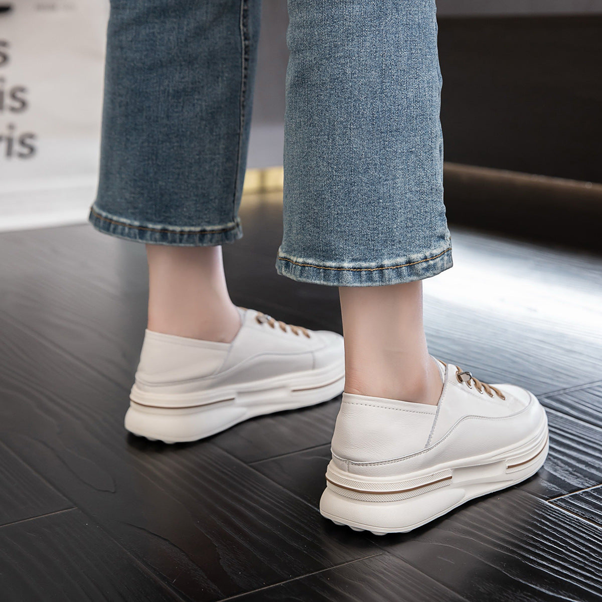 Women's Double Packaging Step-on Two-way Wear Super Lightweight Foam Bottom Cowhide Women's Casual Shoes