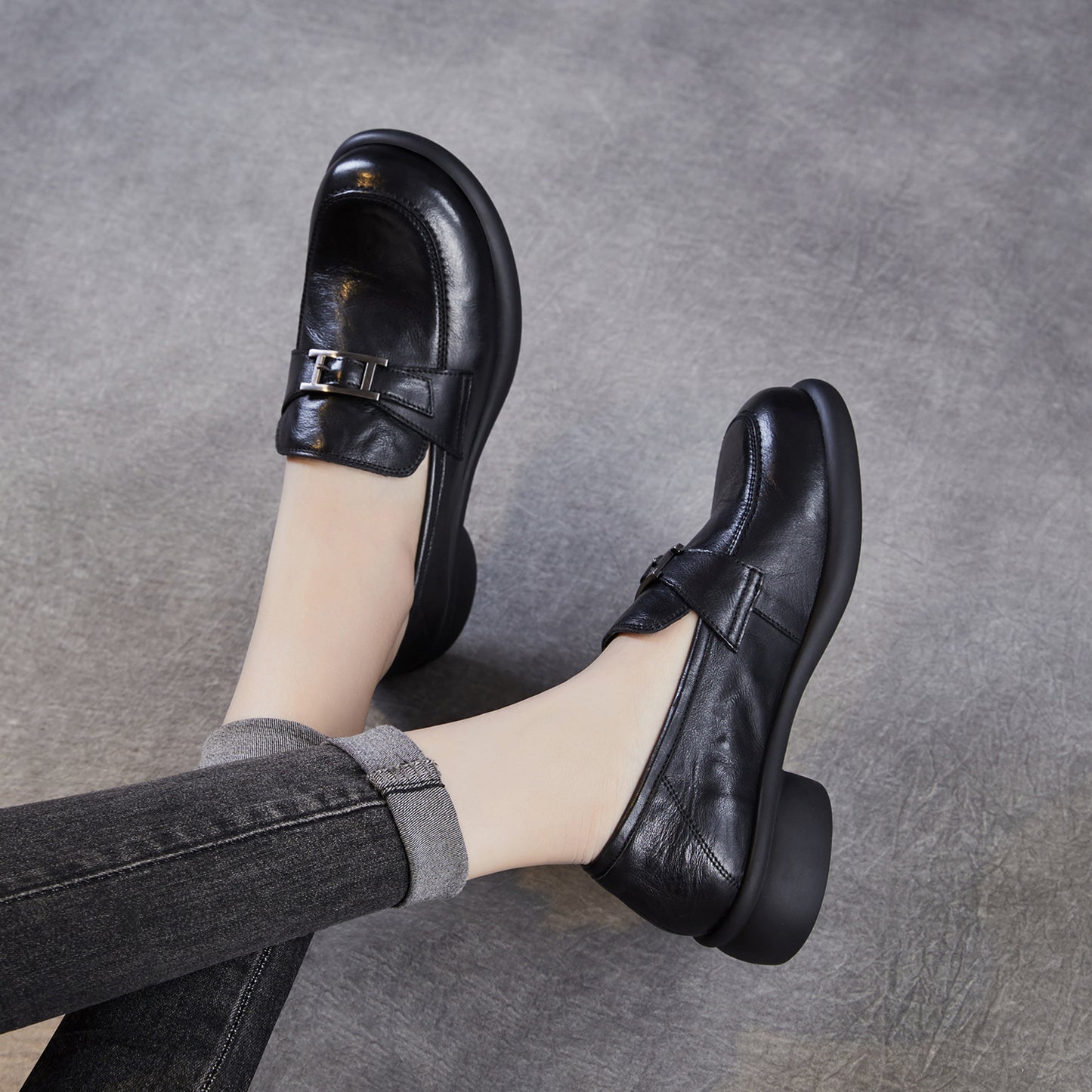 Women's Round Toe Soft Bottom Vintage Belt Buckle Mid-mouth Loafers