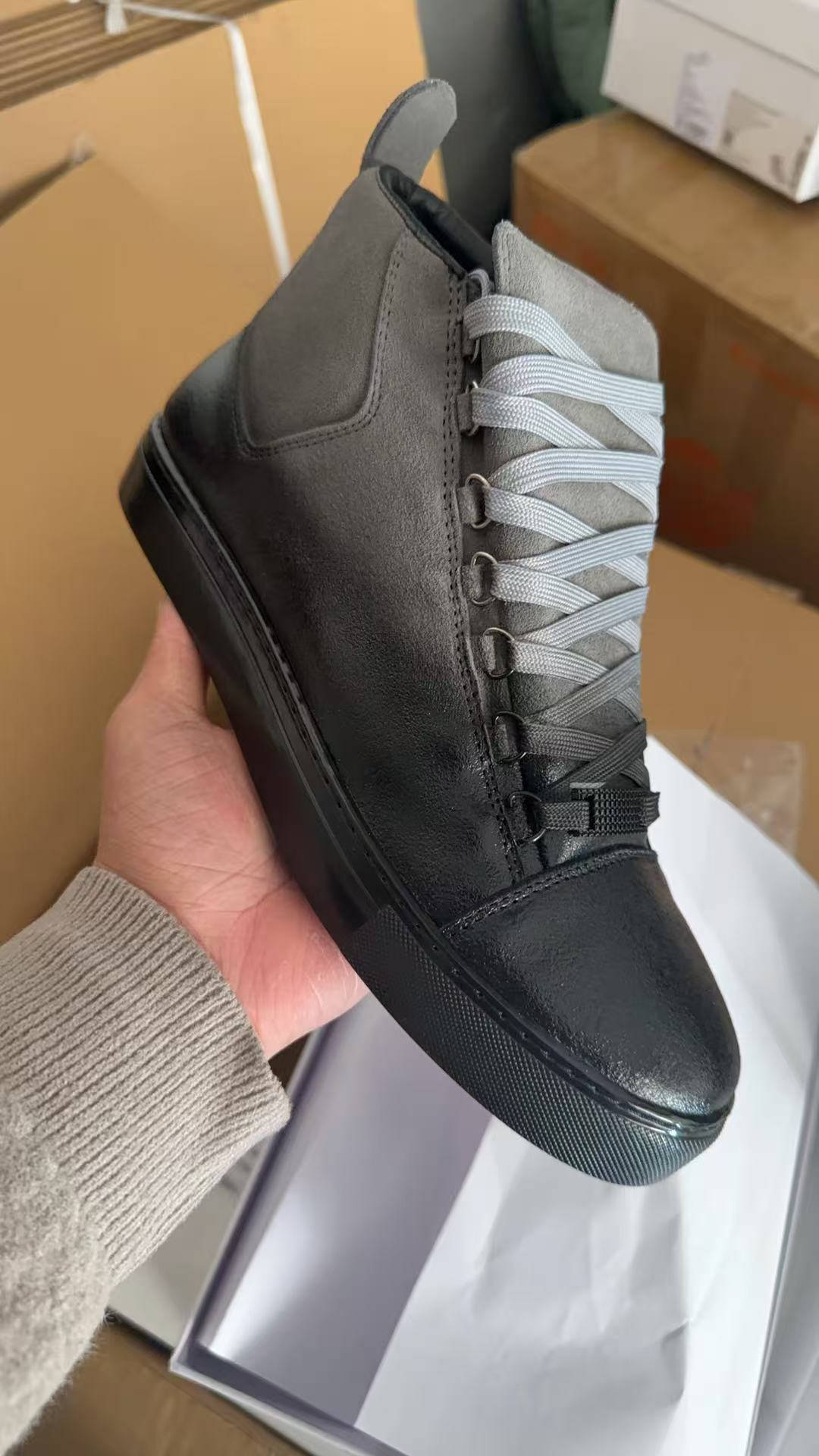 Men's Classic Paris Black Pleated Oil Wax White Men's Board Shoes