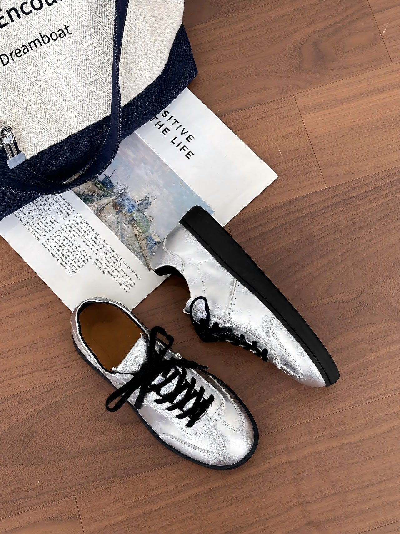 Women's Retro Soft Glutinous White Round Toe Lace Up Sneakers