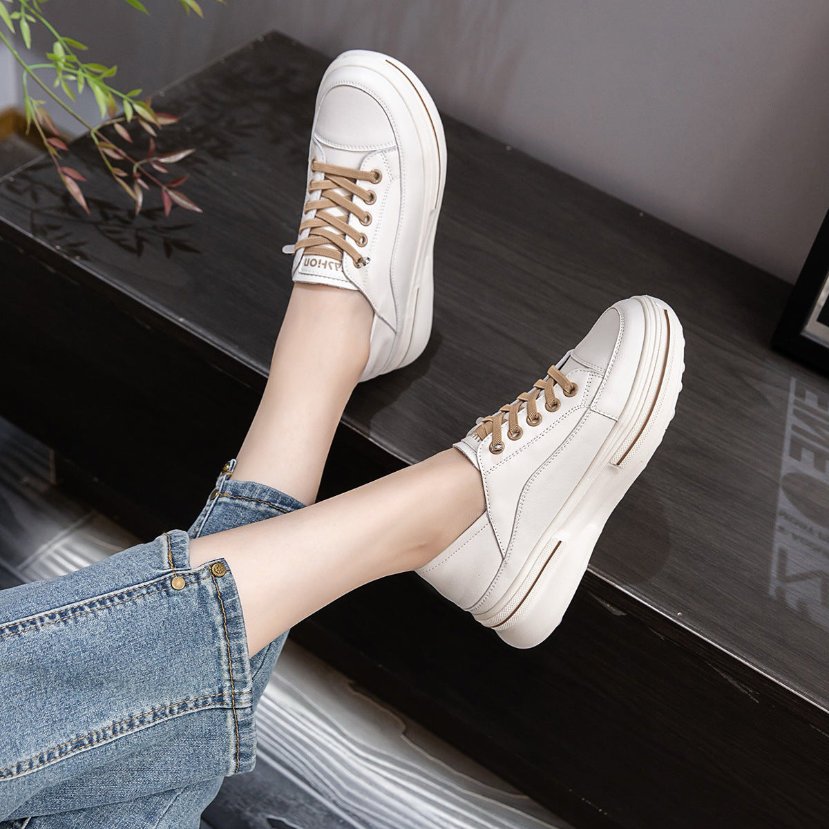 Women's Double Packaging Step-on Two-way Wear Super Lightweight Foam Bottom Cowhide Women's Casual Shoes